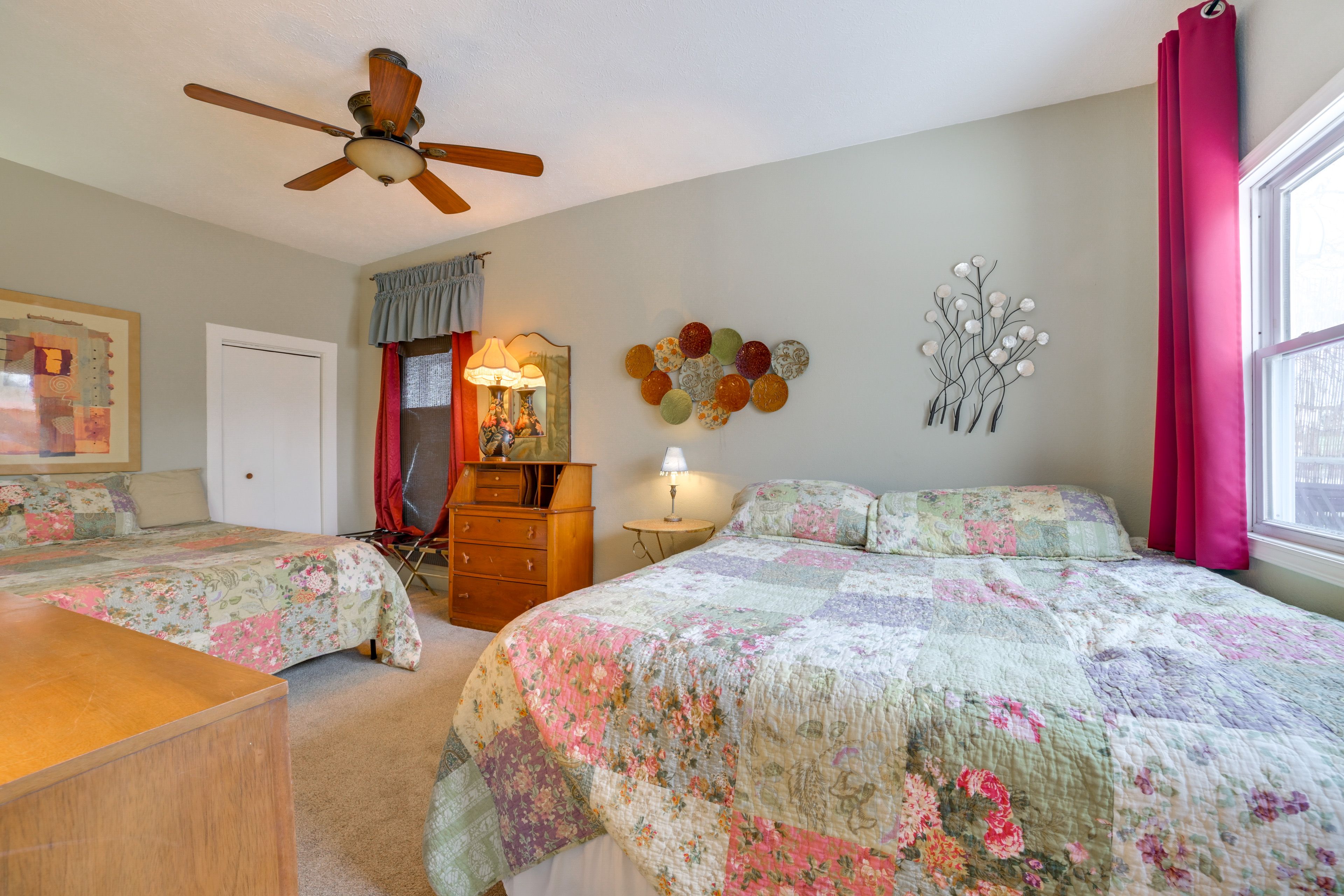 Bedroom 1 | King Bed | Queen Bed | Linens Provided