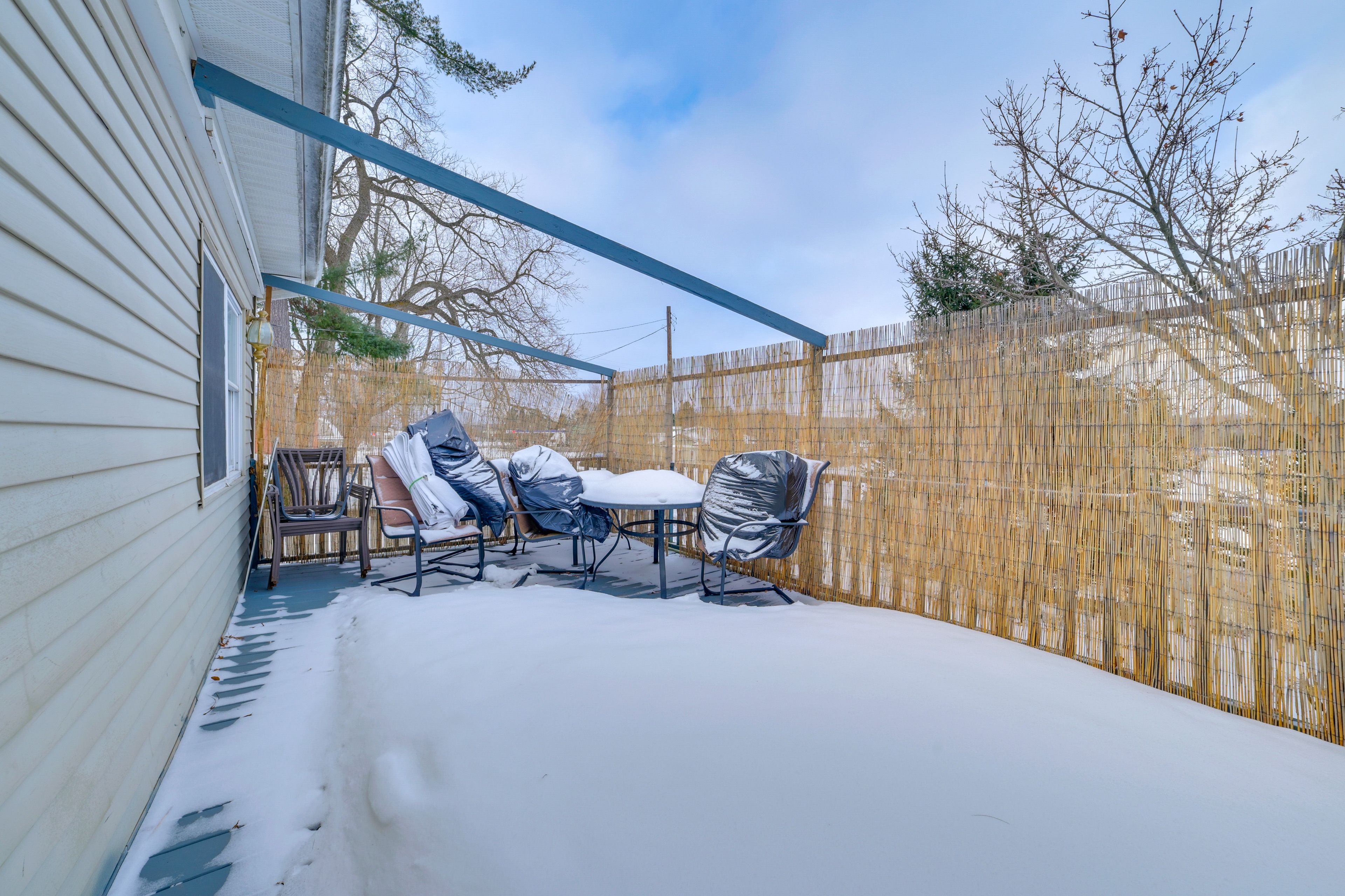 Deck | Dining Space | Gas Grill