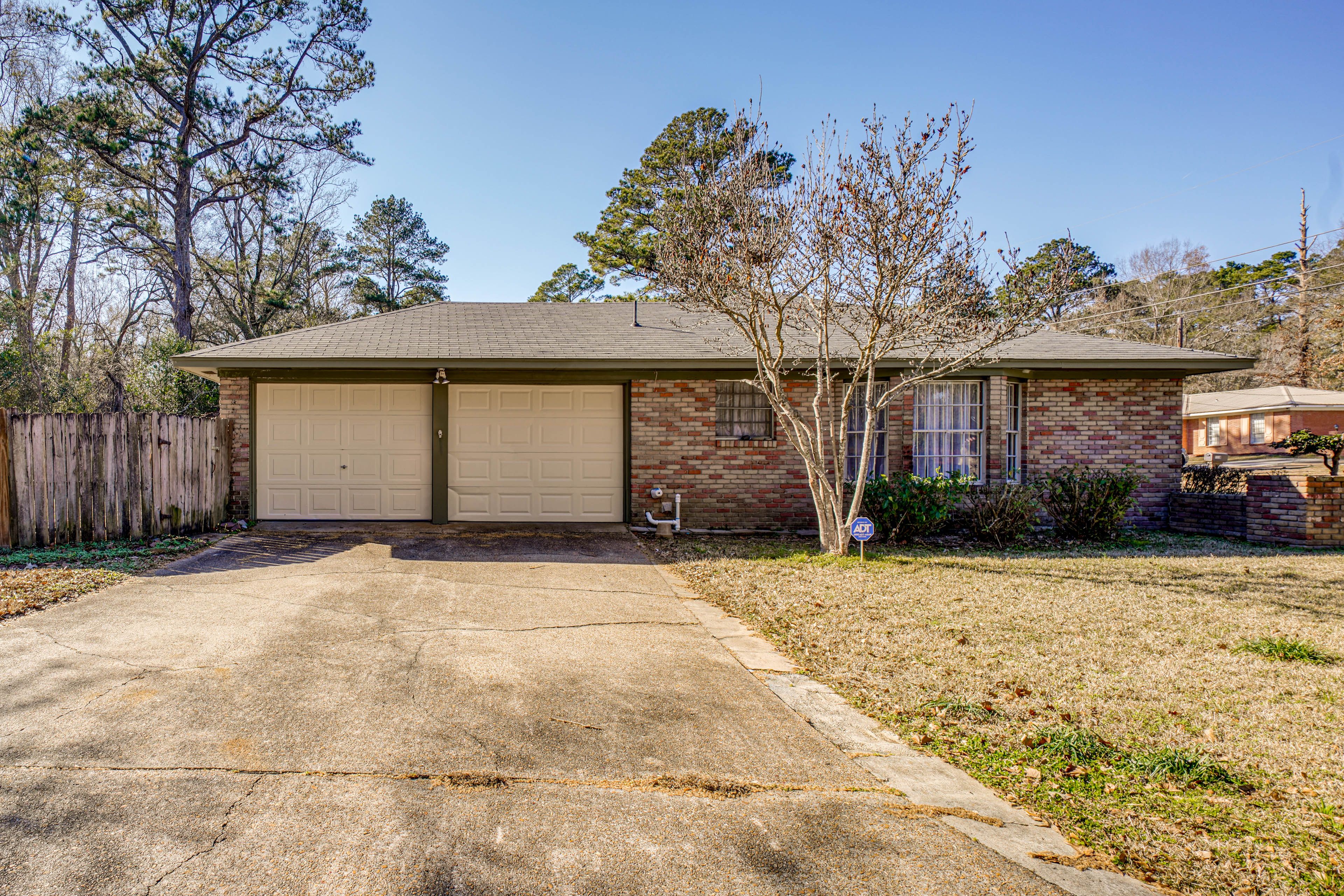 Parking | Garage (2 Vehicles) | Driveway (2 Vehicles)