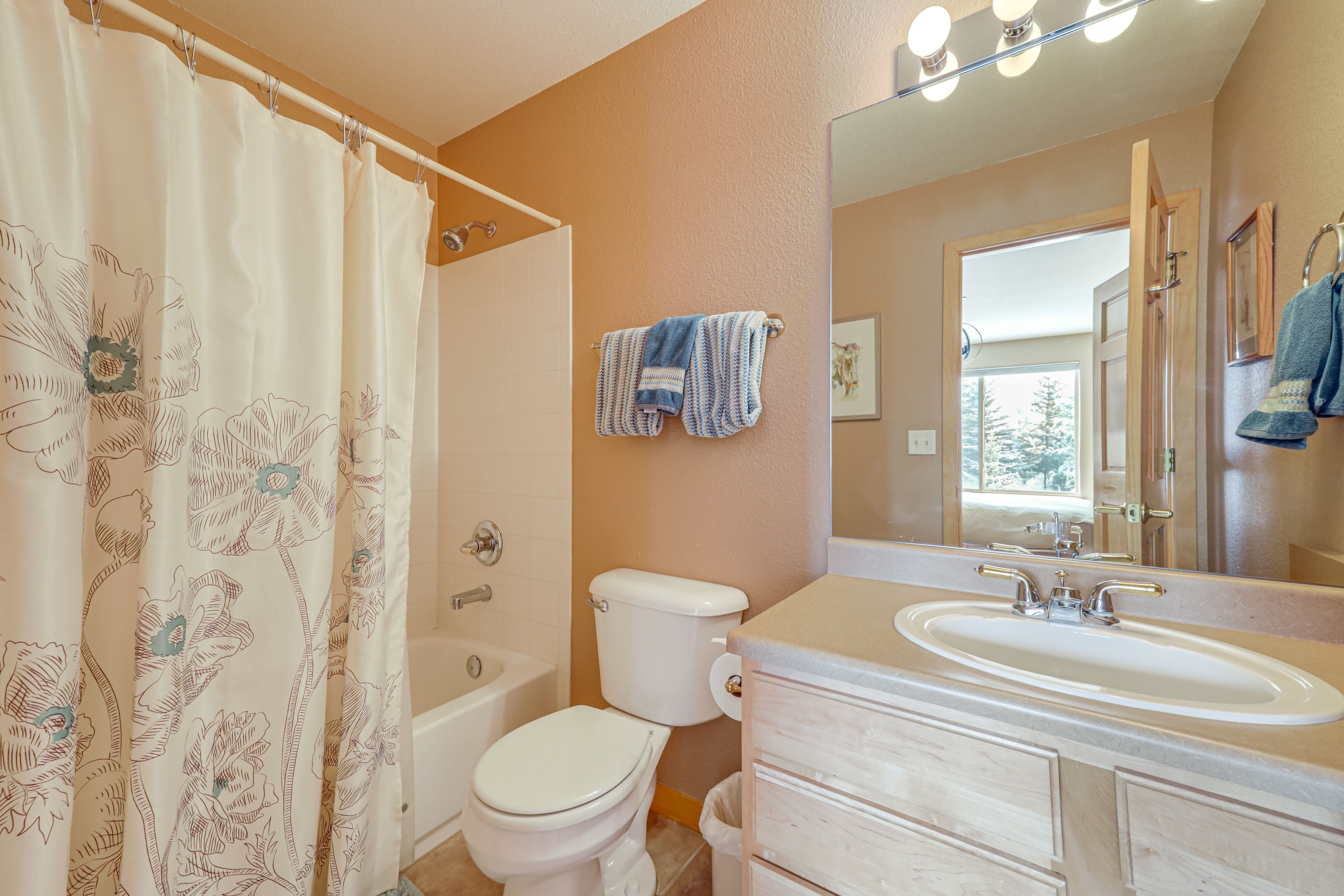 Full Bathroom | 2nd Floor