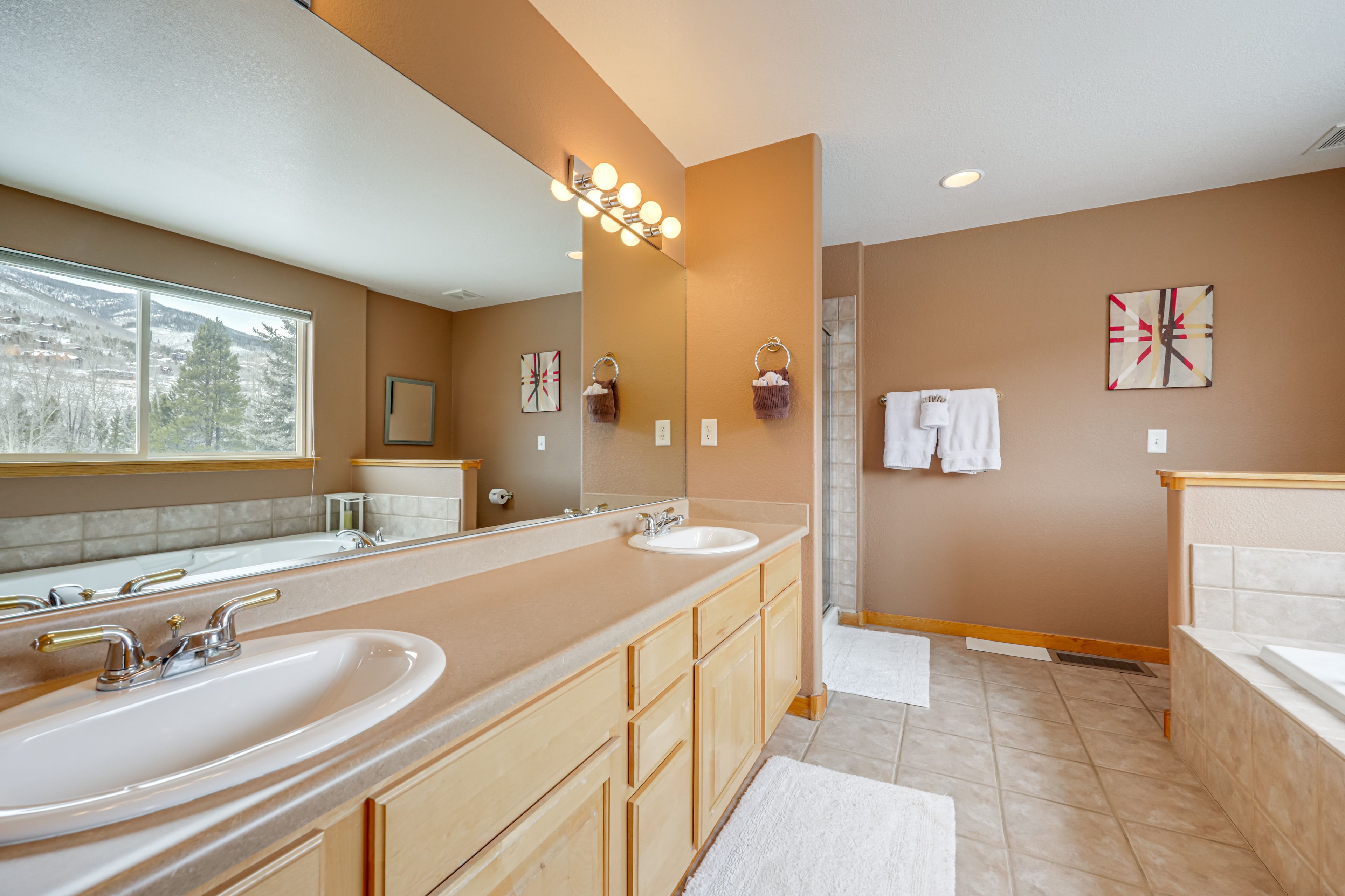 Full Bathroom | 2nd Floor