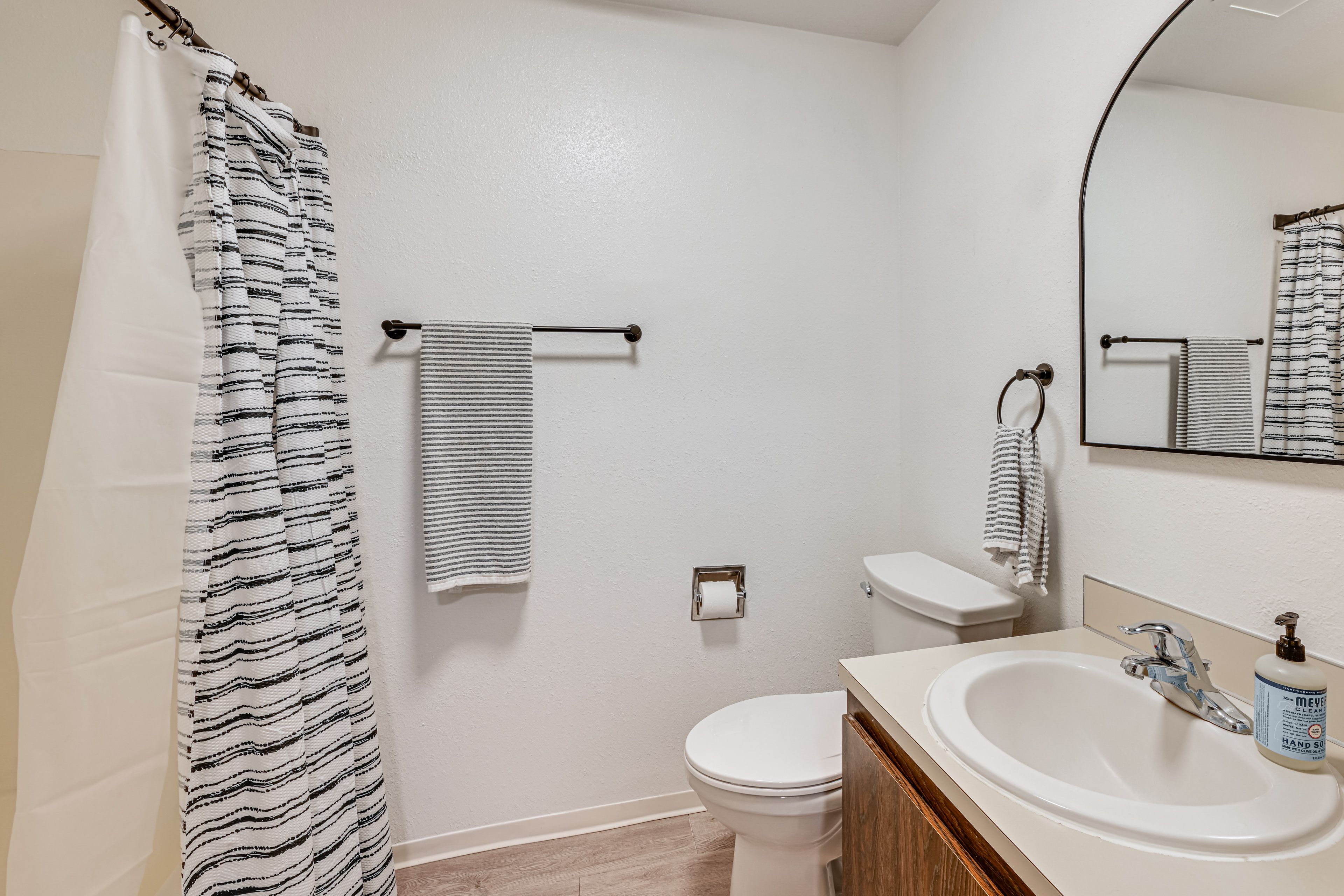 Full Bath | 2nd Floor