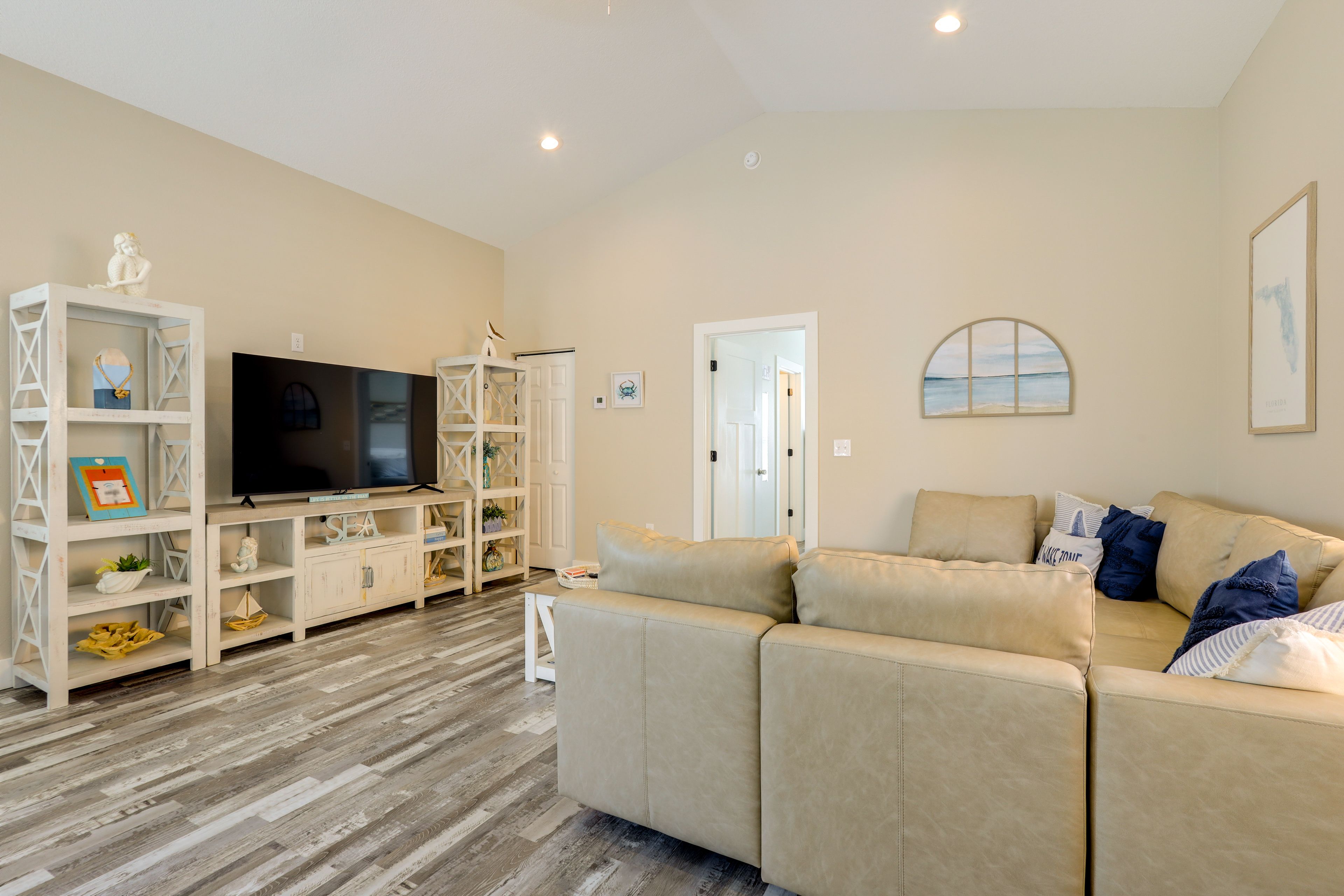 Living Room | Queen Sleeper Sofa