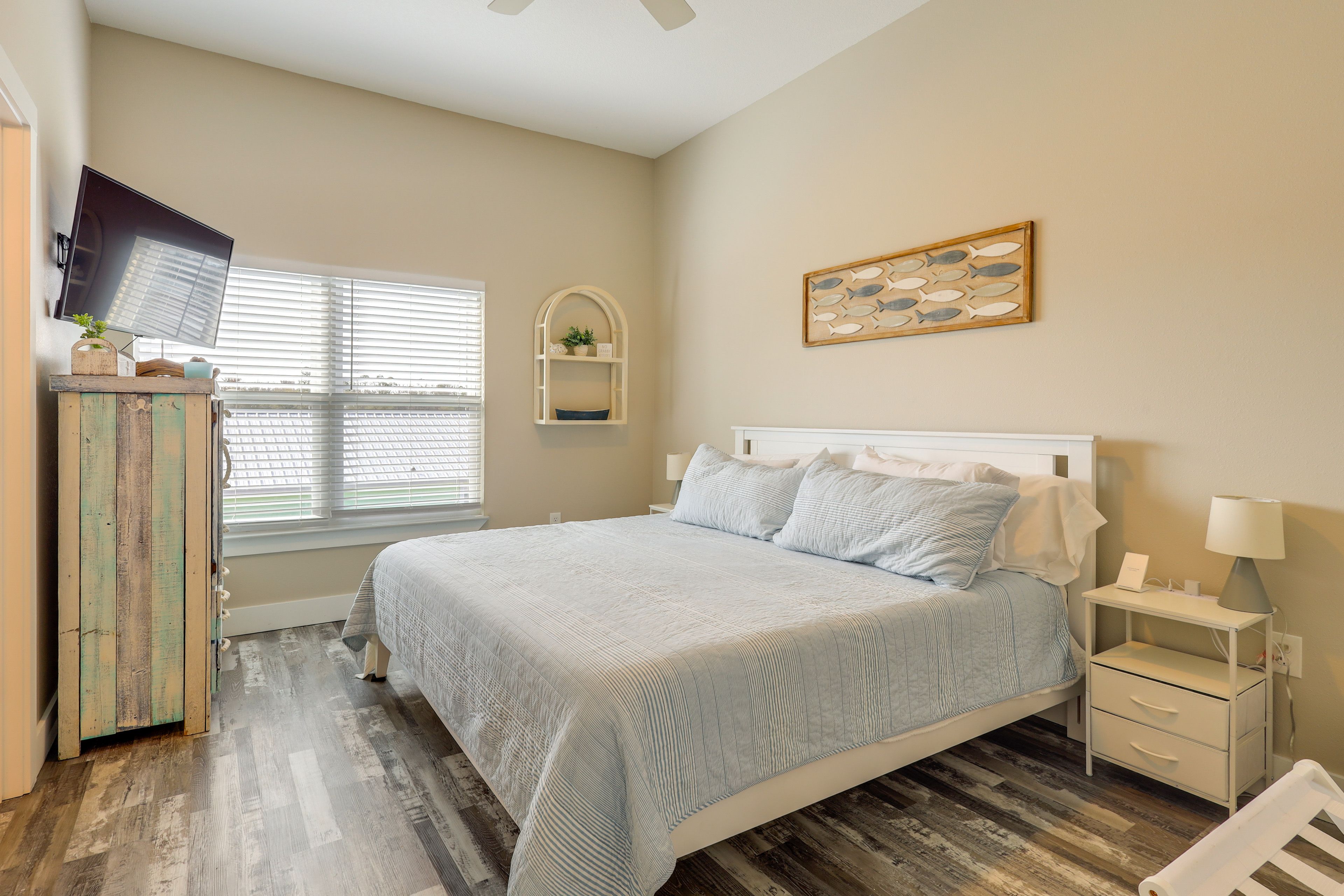 Bedroom 1 | King Bed