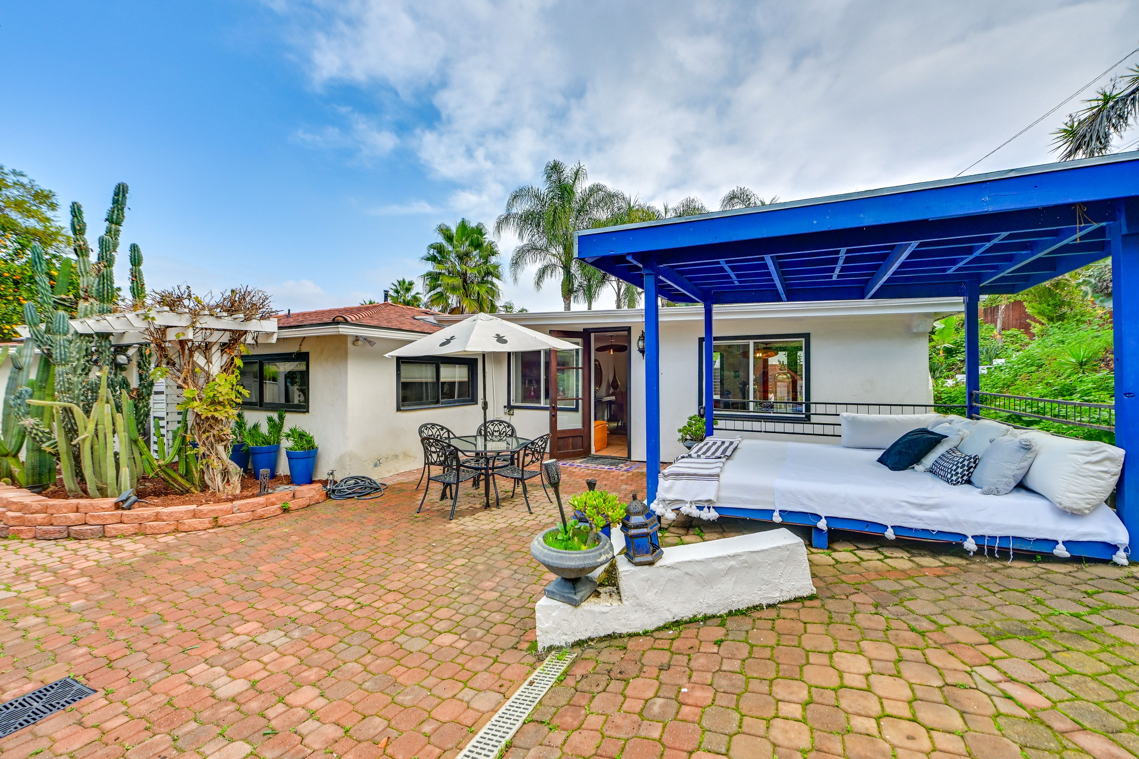 Gazebo 1 | Dining Area