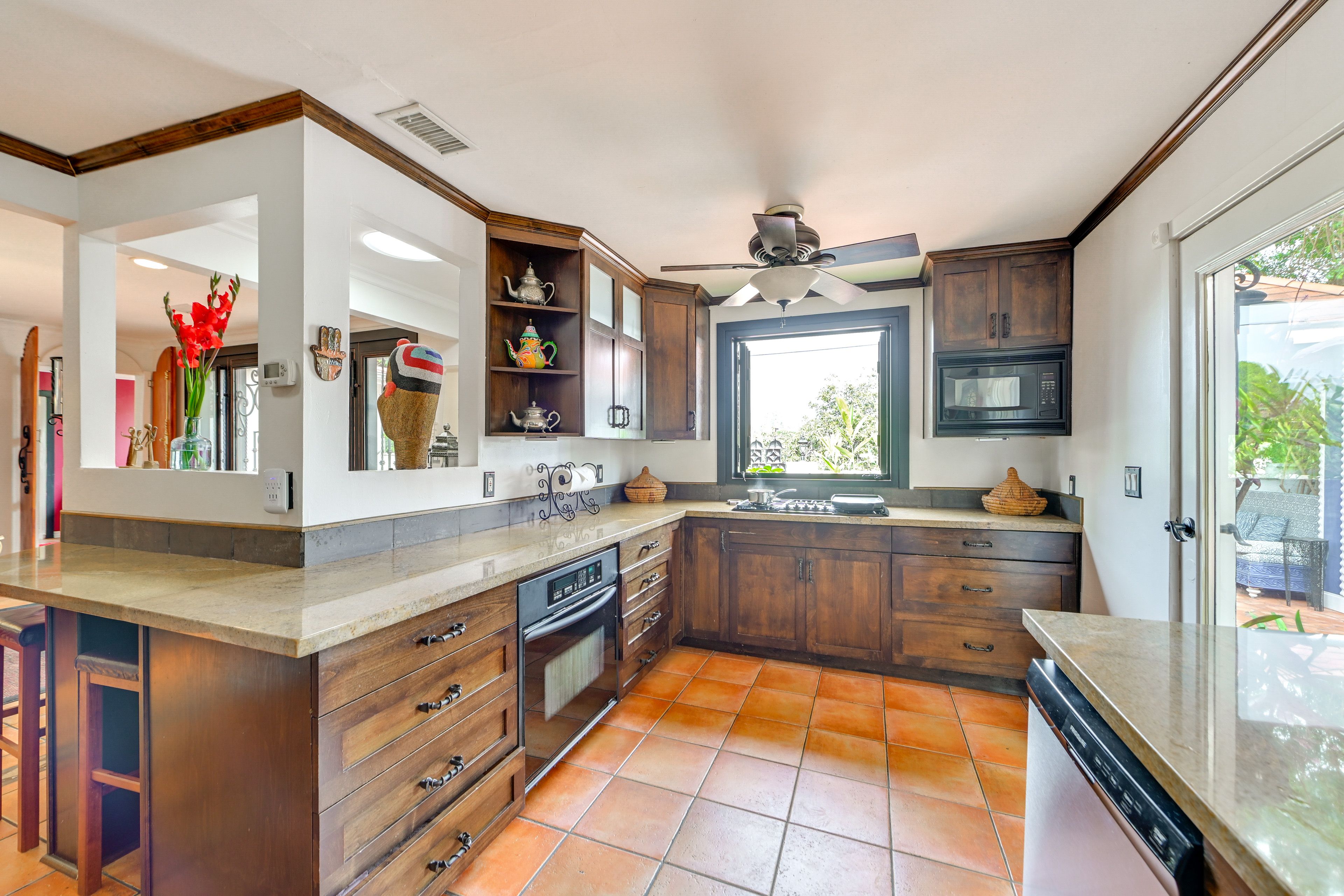 Kitchen | Refrigerator | Dishwasher