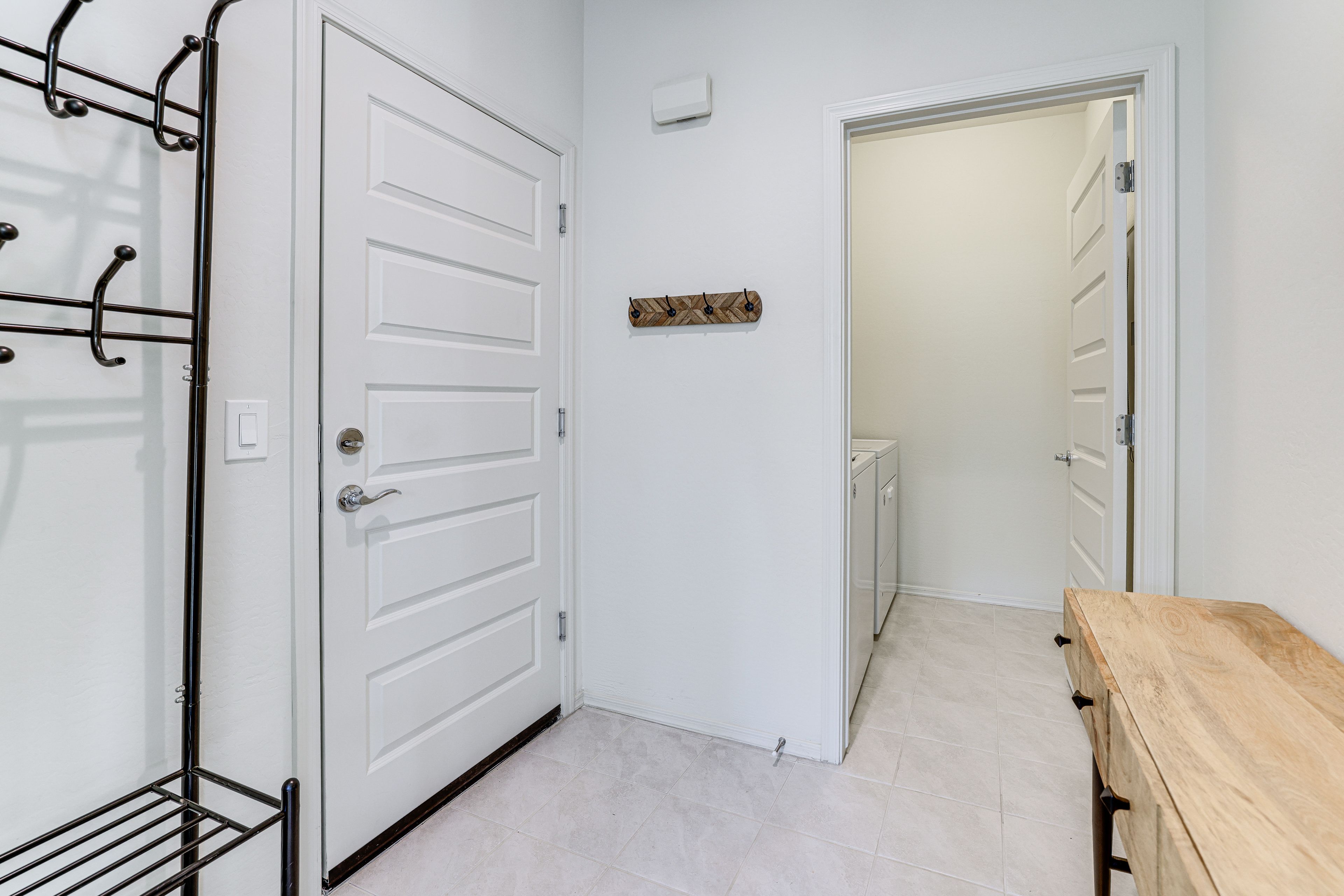 Entryway | Washer & Dryer
