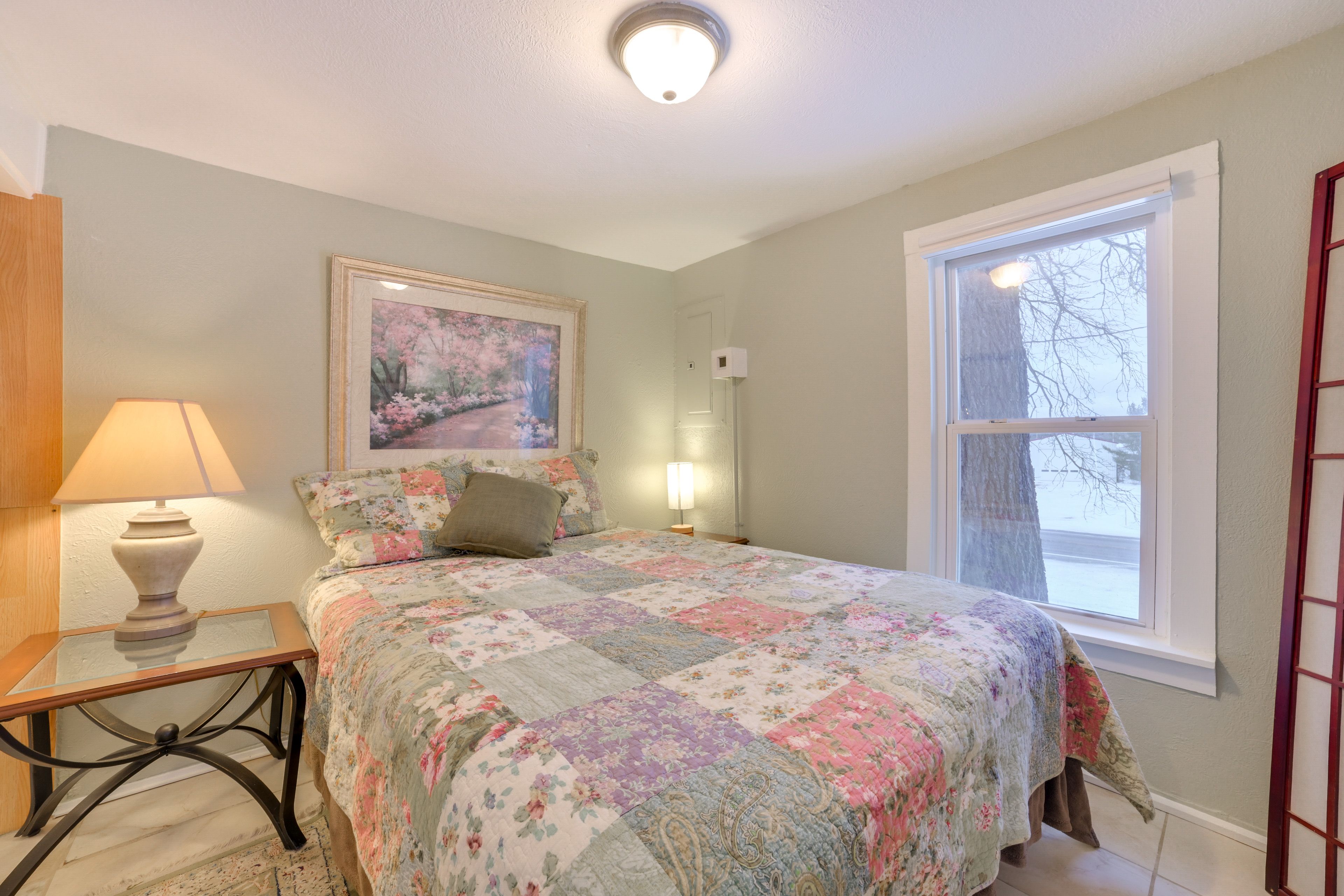 Sleeping Nook | Queen Bed