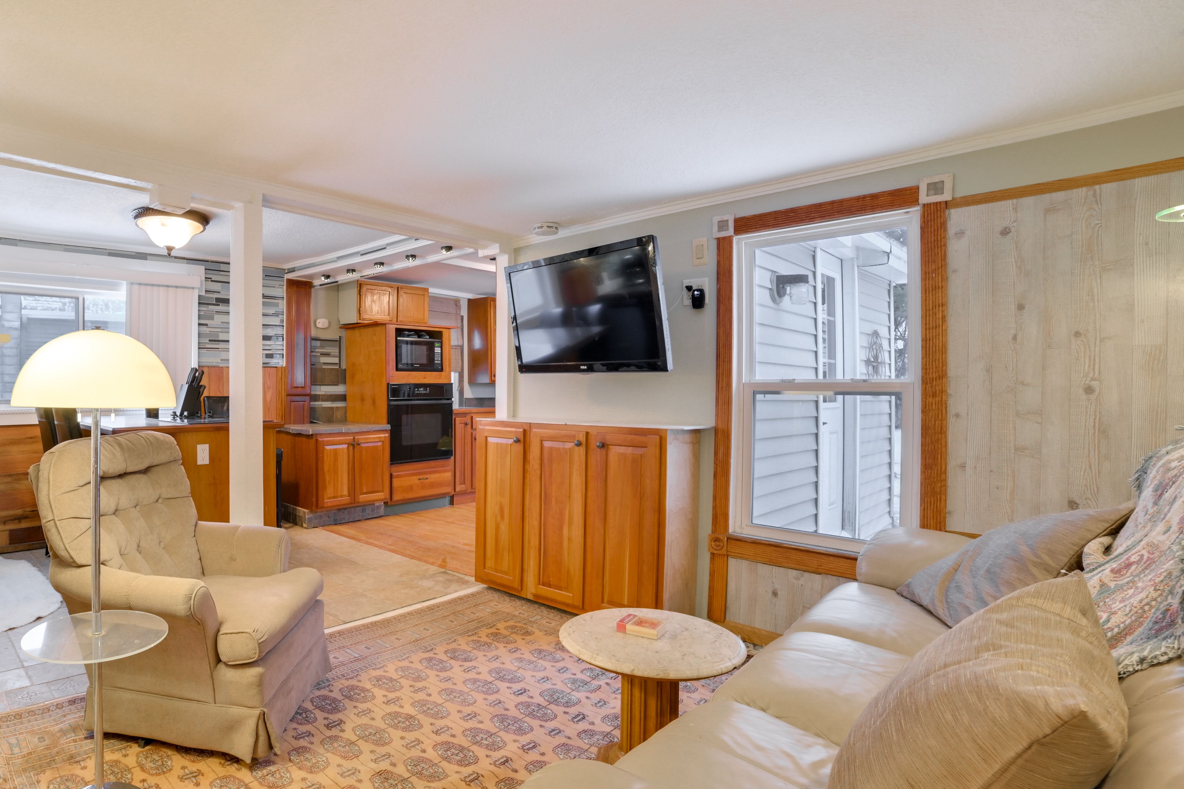 Living Room | Central Heating & A/C | Free WiFi