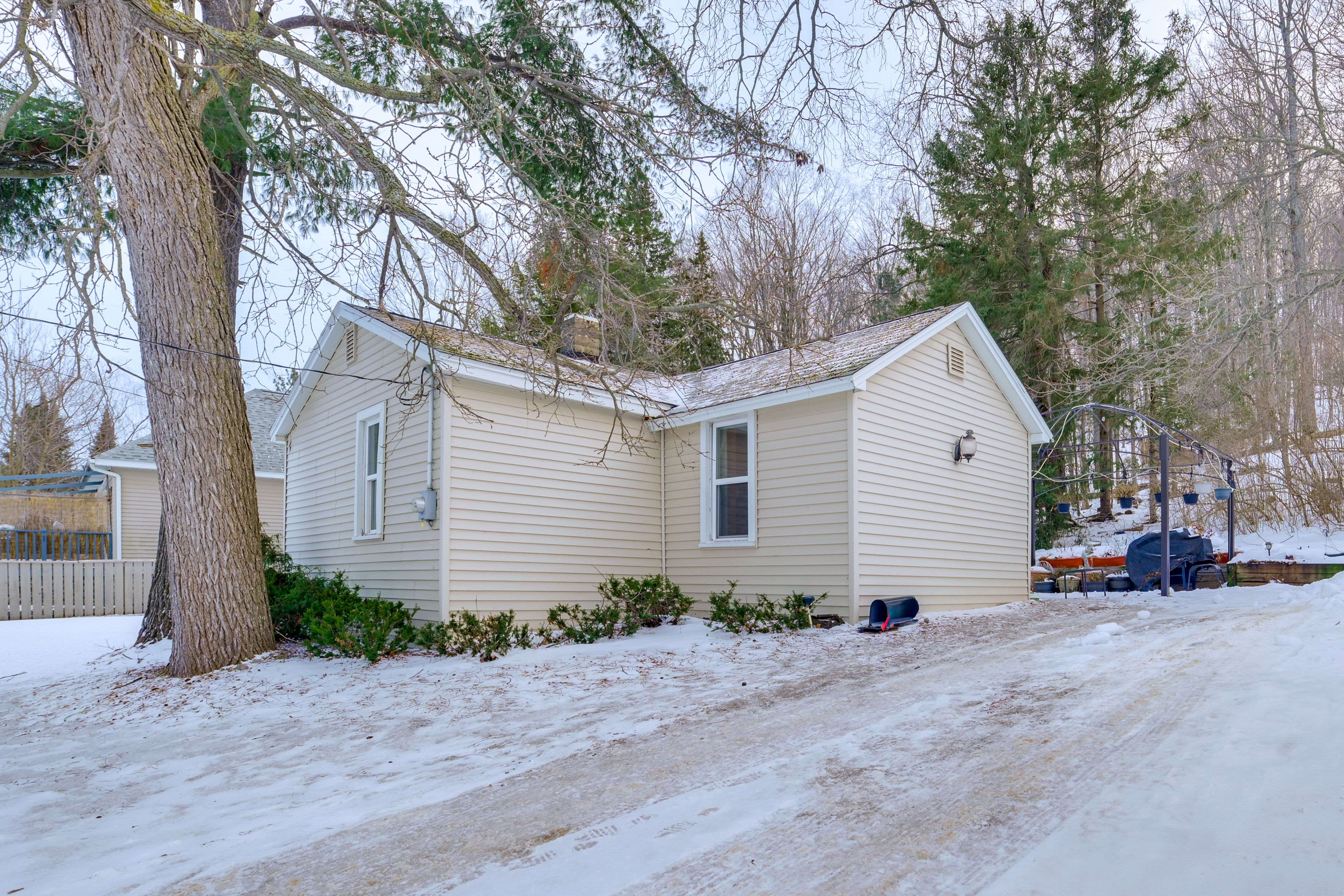 Parking | Driveway (3 Vehicles) | RV/Trailer