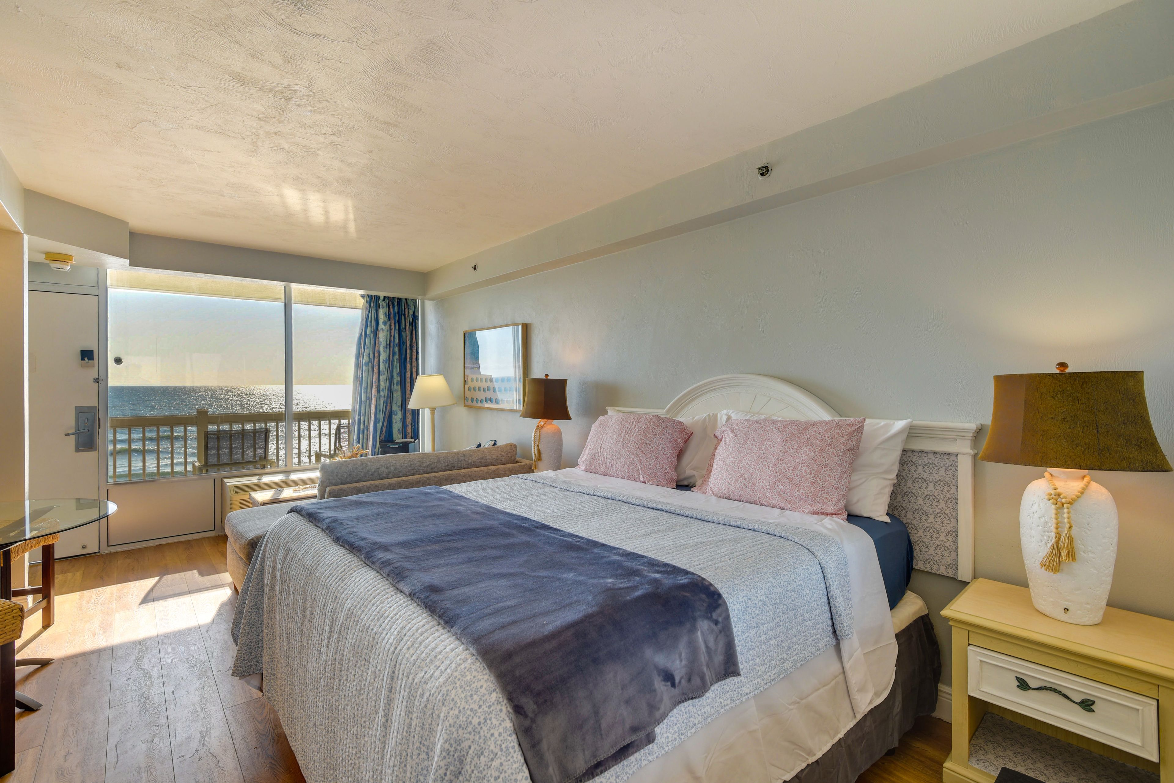 Studio | King Bed