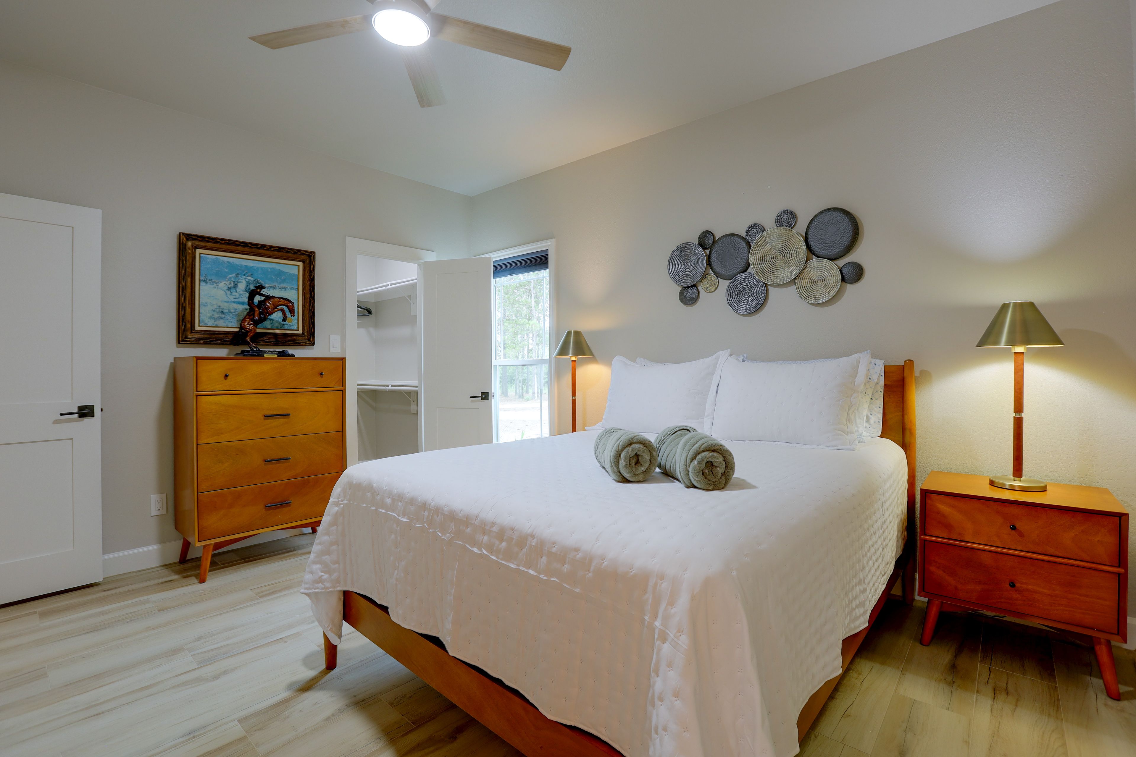 Bedroom 1 | Queen Bed