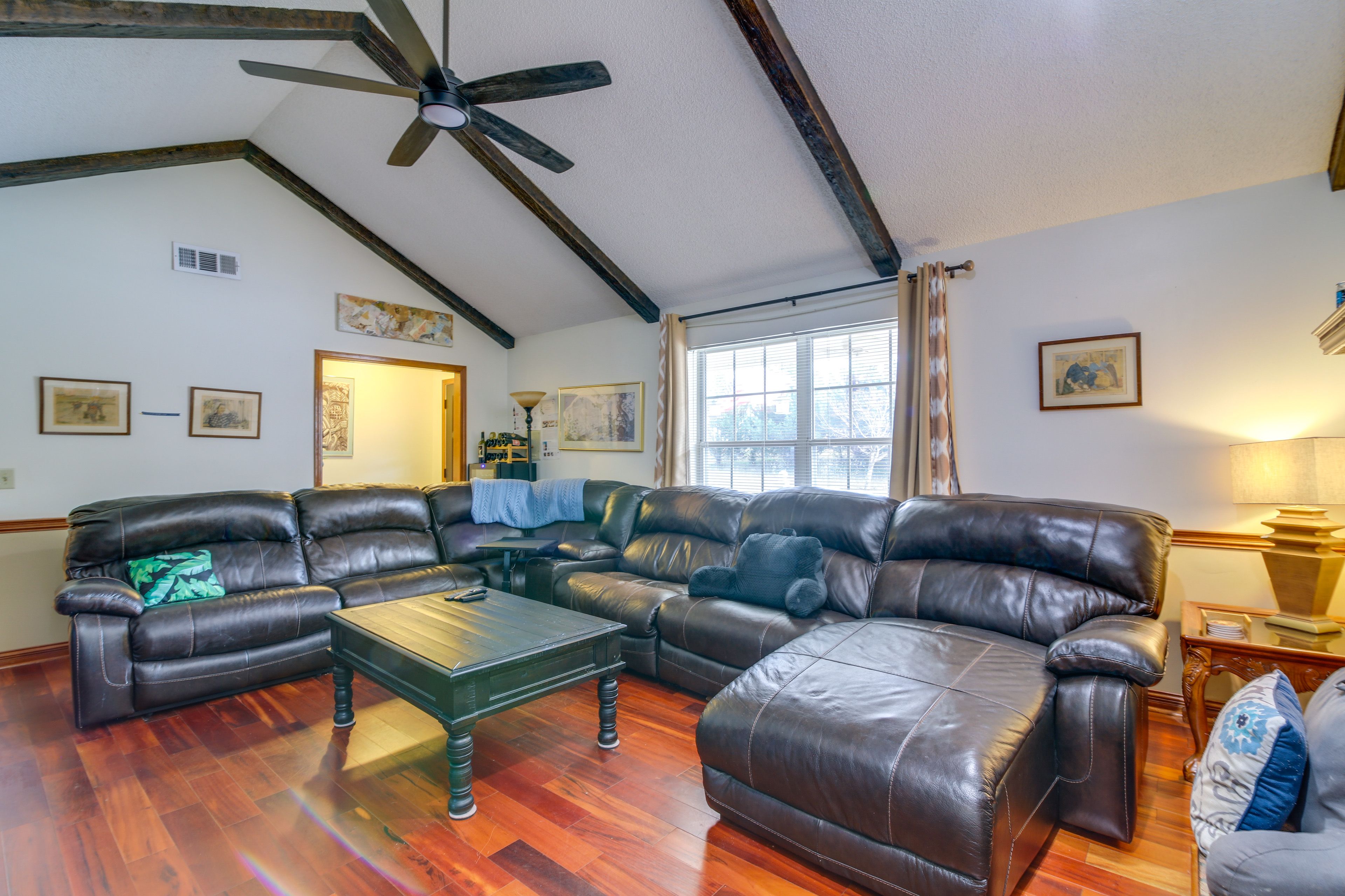 Living Room | Flat-Screen TV | Fireplace