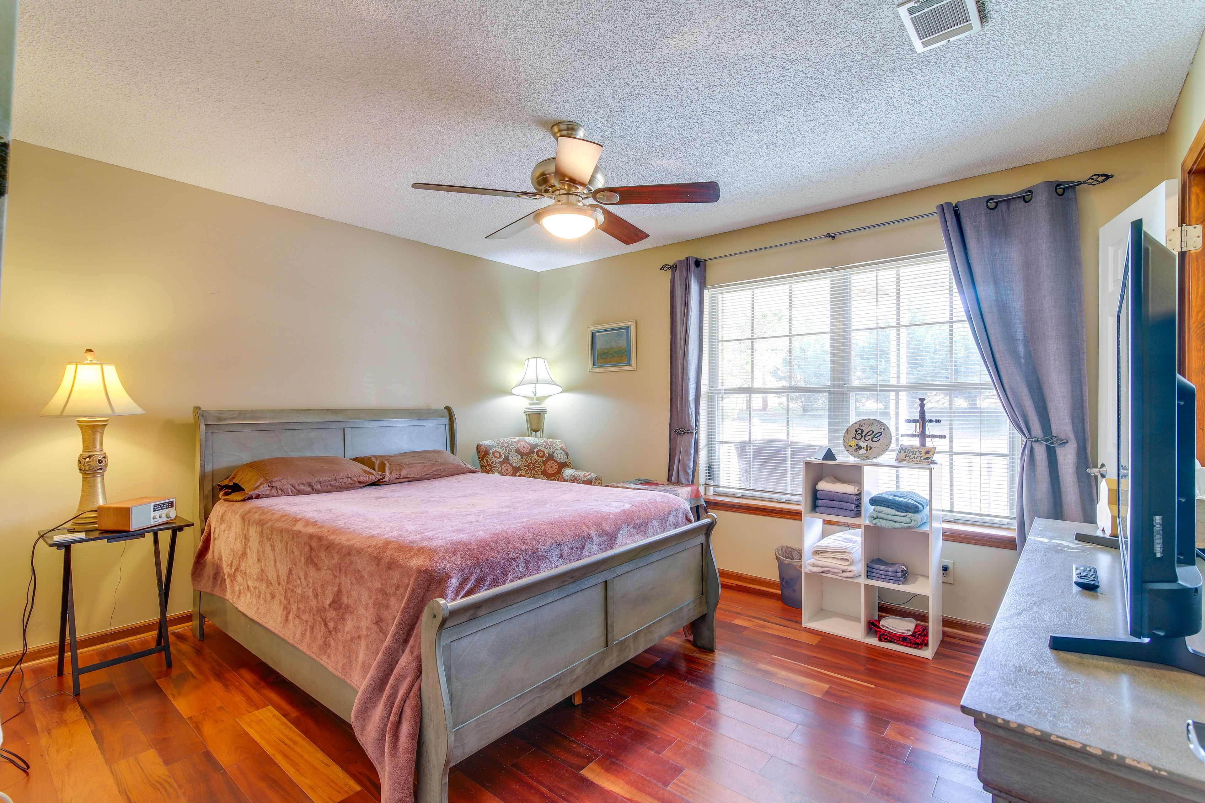 Bedroom 2 | Queen Bed