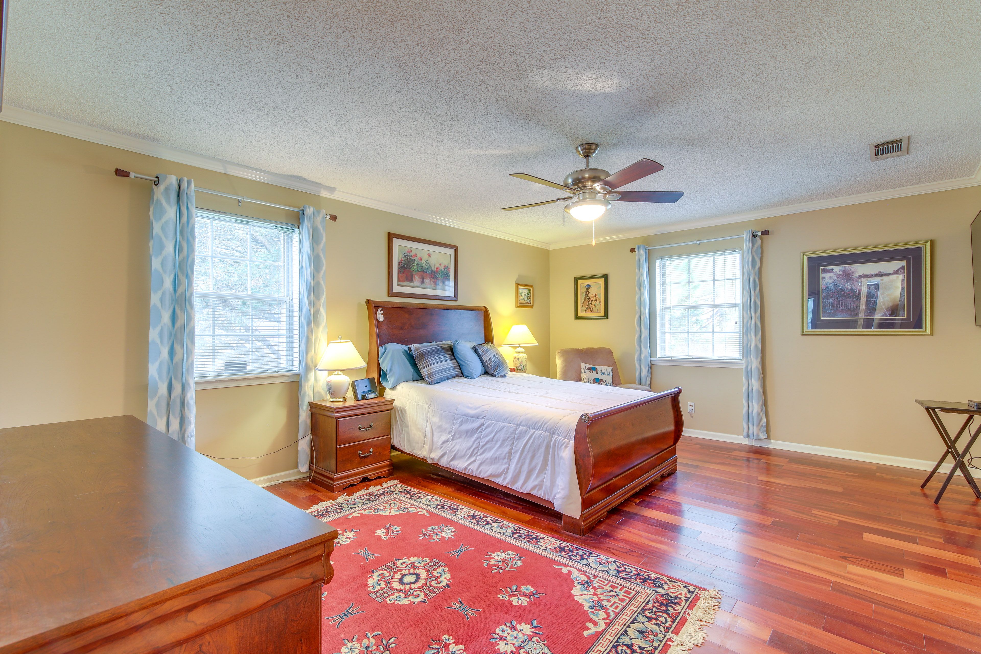 Bedroom 1 | Queen Bed | Flat-Screen TV