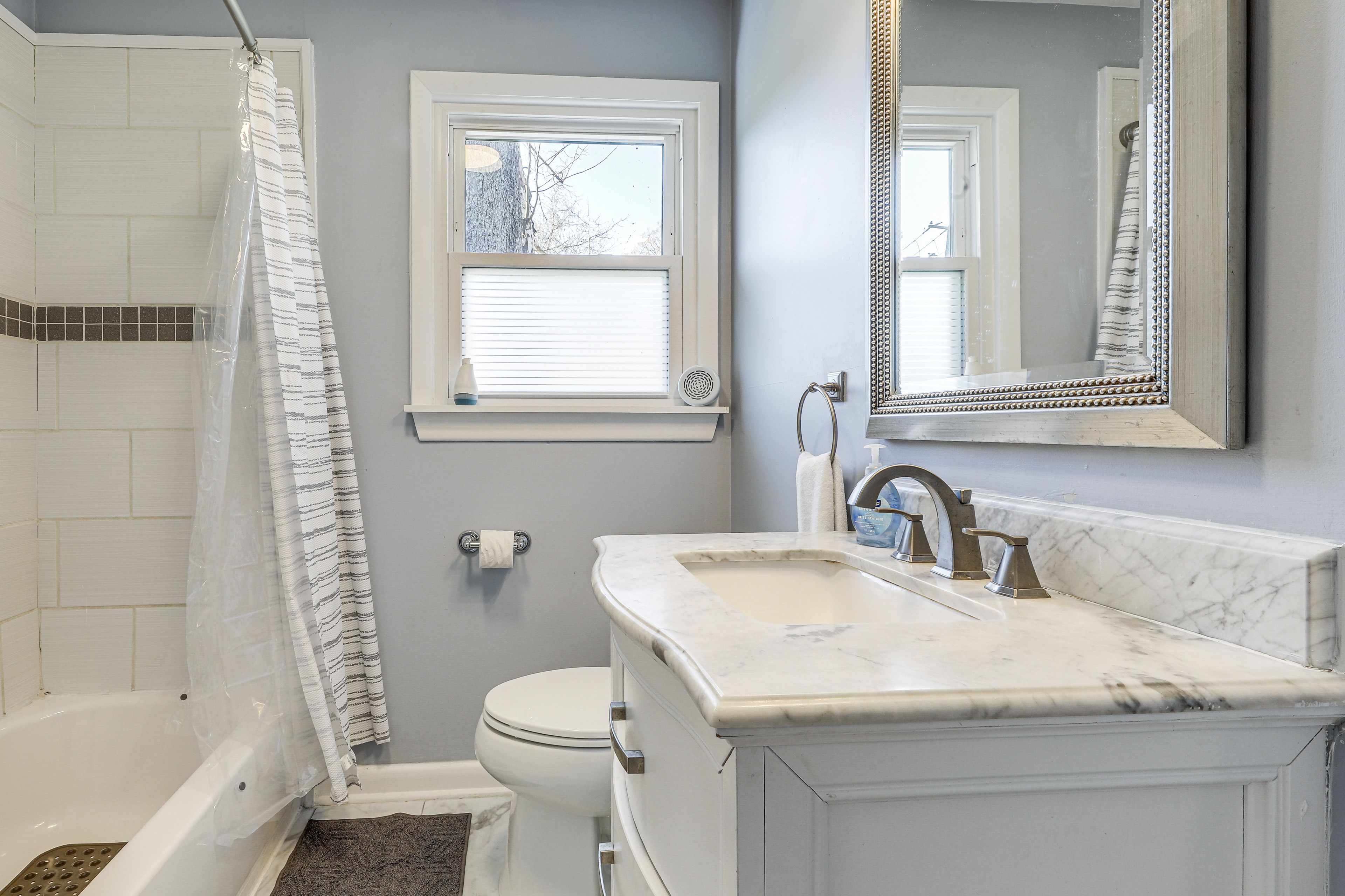 Full Bathroom | Complimentary Toiletries | Towels Provided