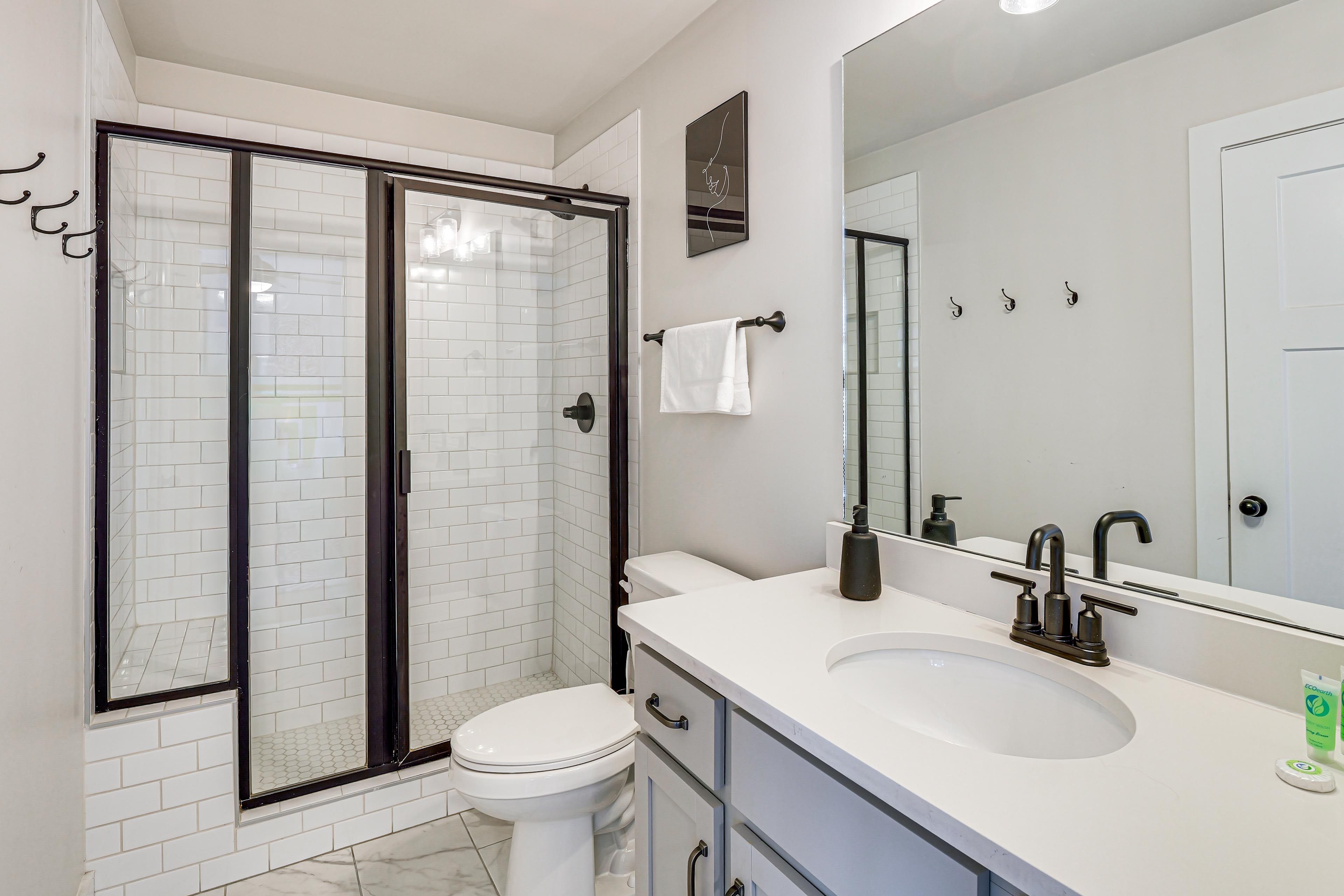 En-Suite Bathroom | Towels Provided | 2nd Floor