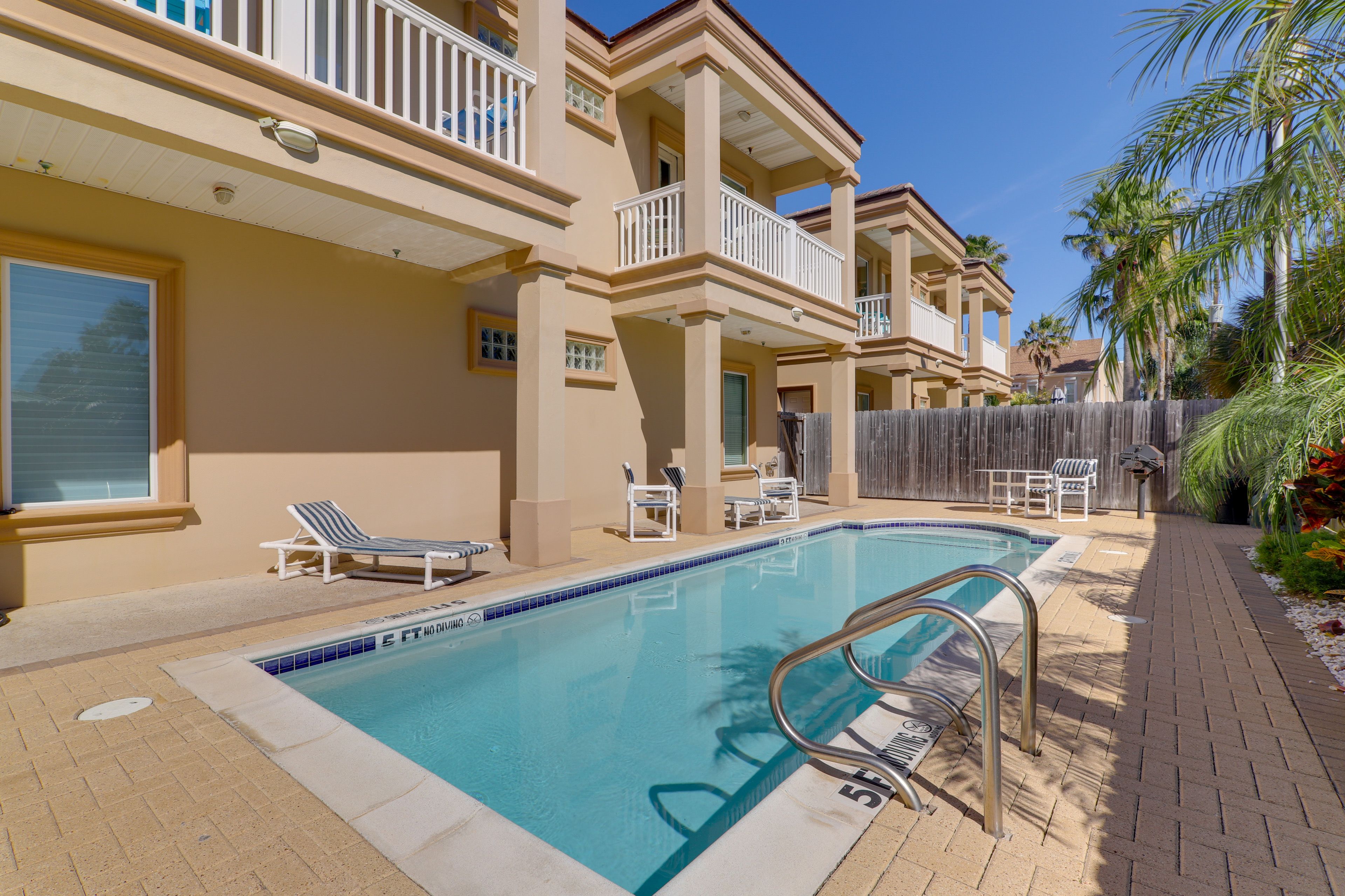 Surfside Landing | Community Pool