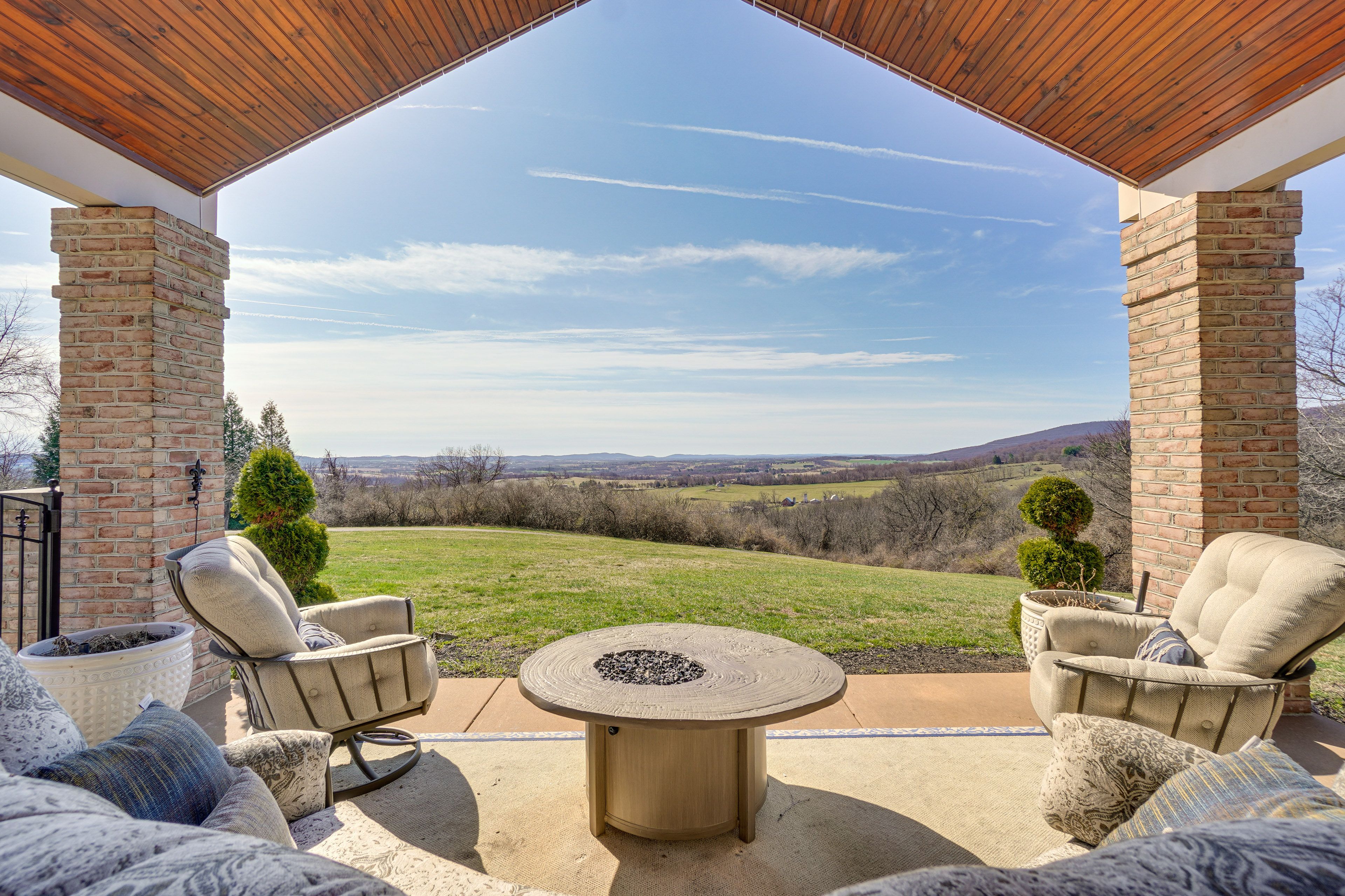 Myersville Vacation Rental | 5BR | 4.5BA | 7,800 Sq Ft