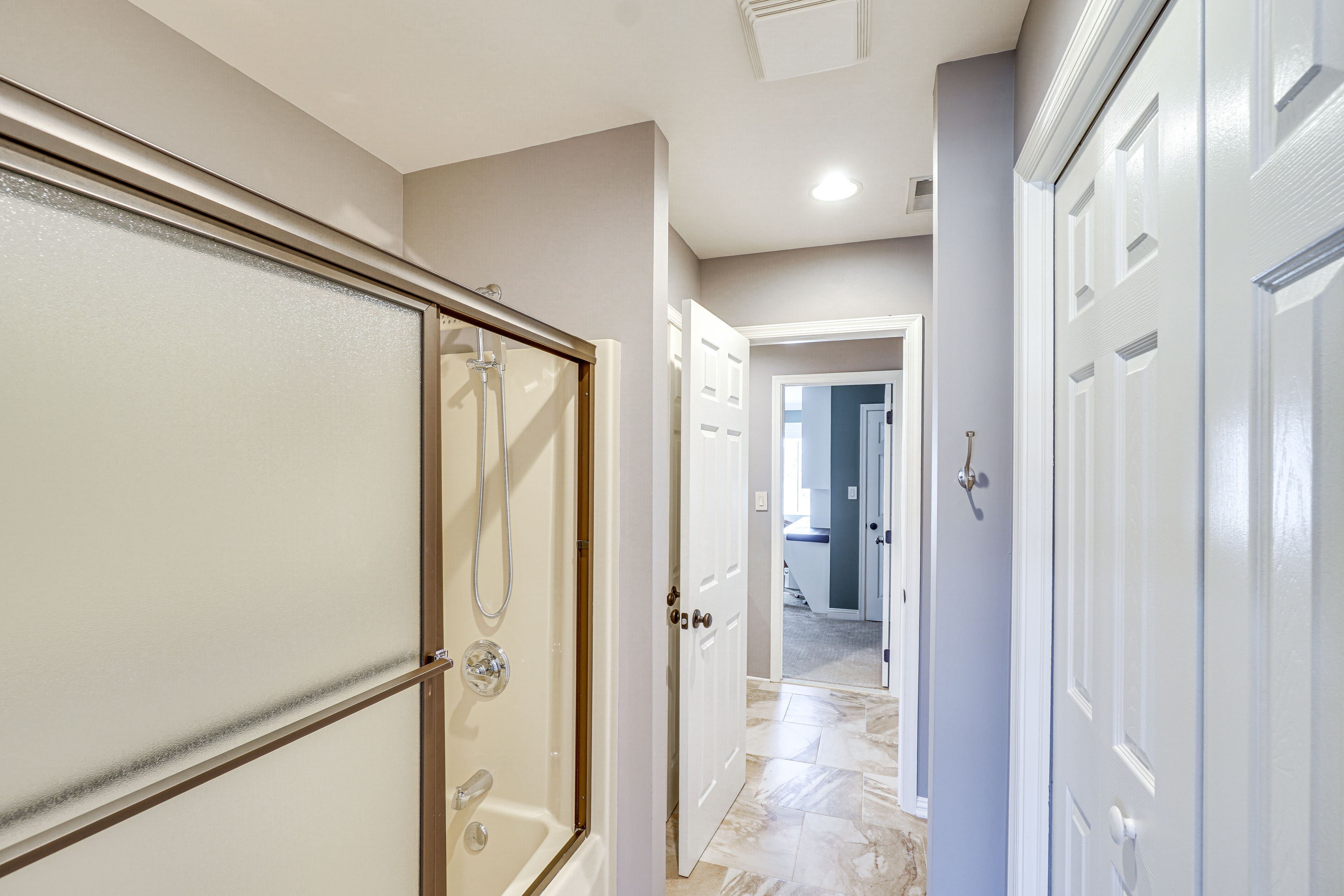 En-Suite Bathroom | 2nd Floor