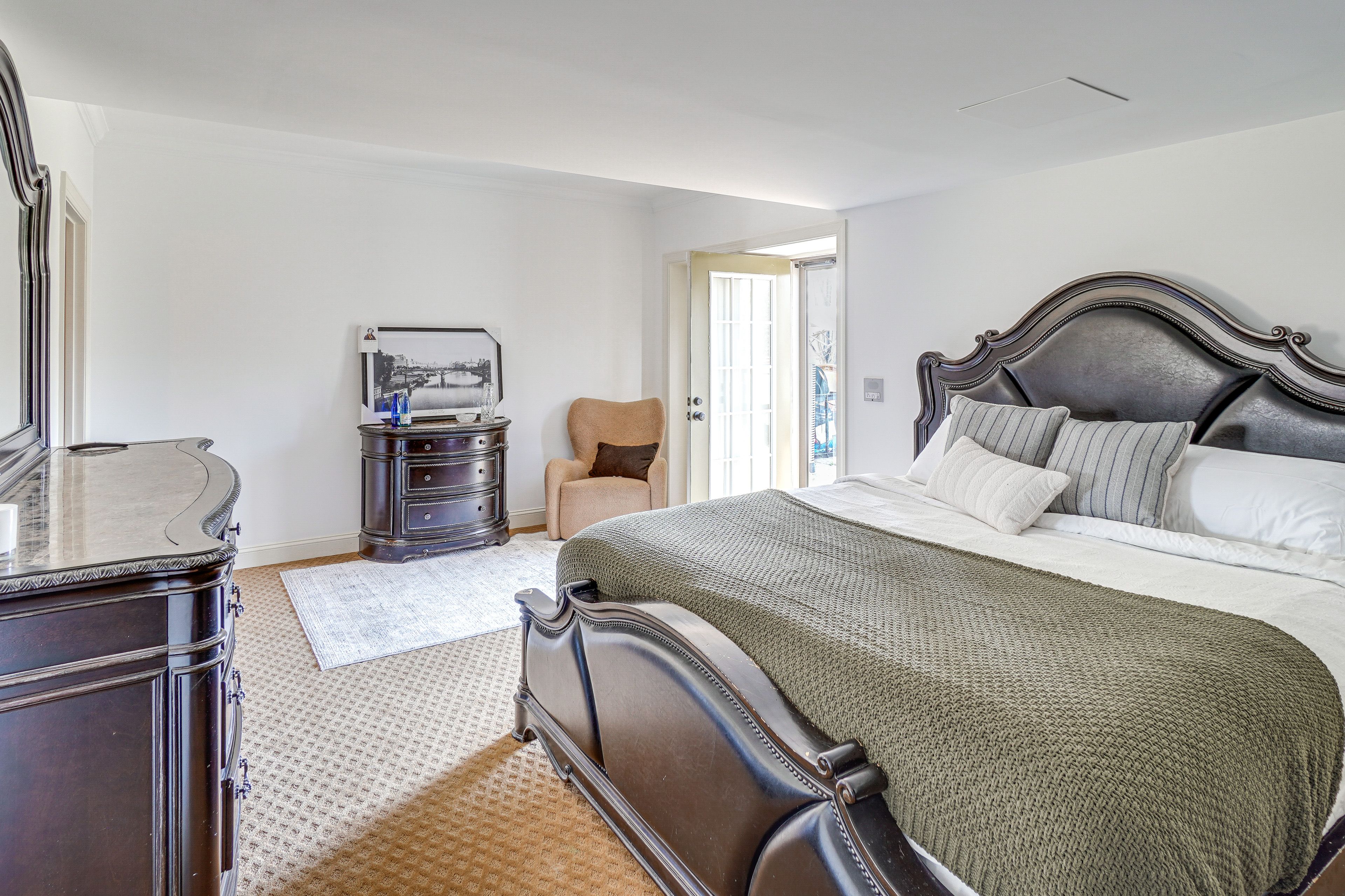 Bedroom 5 | Basement | Queen Bed