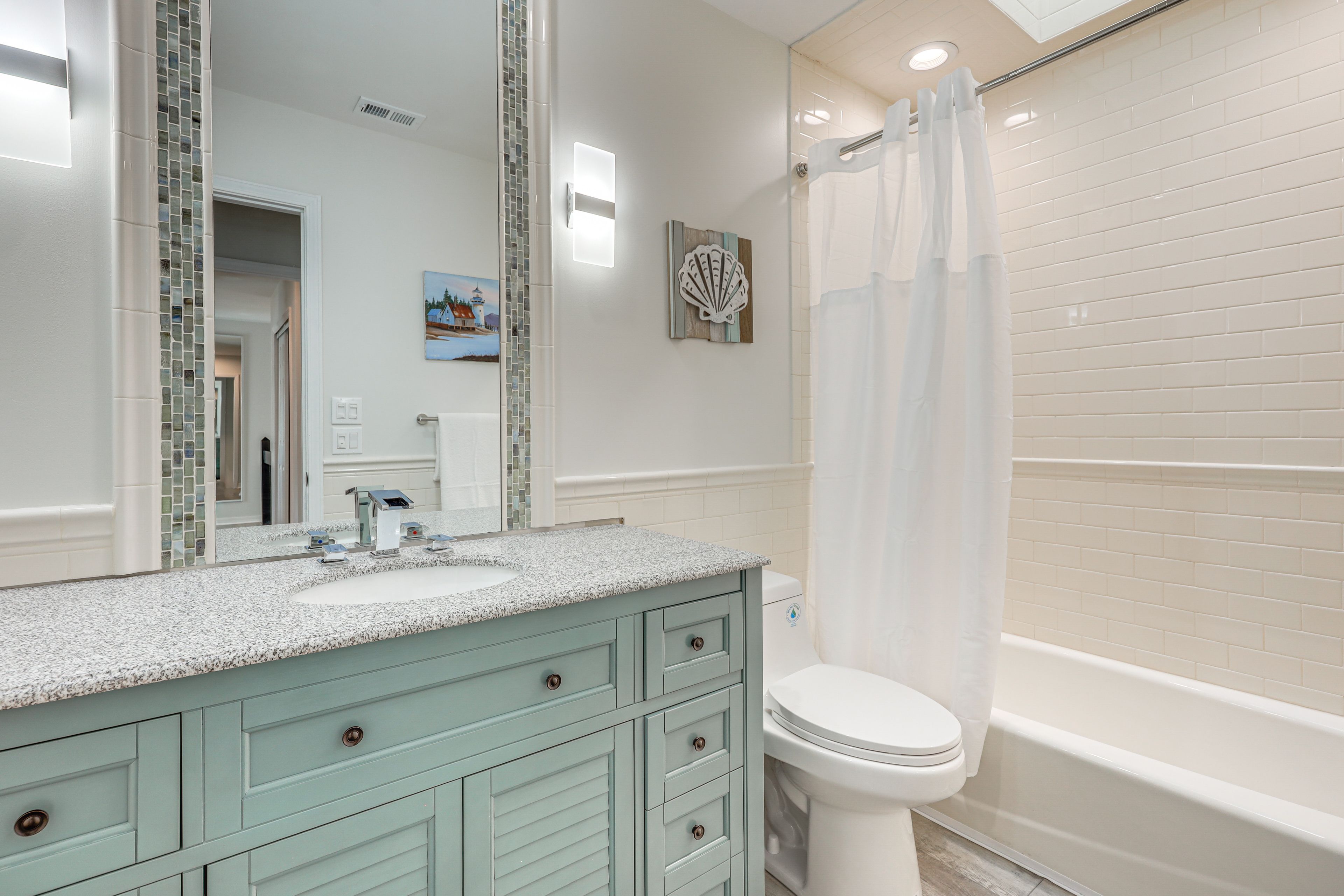 Full Bathroom | 2nd Floor