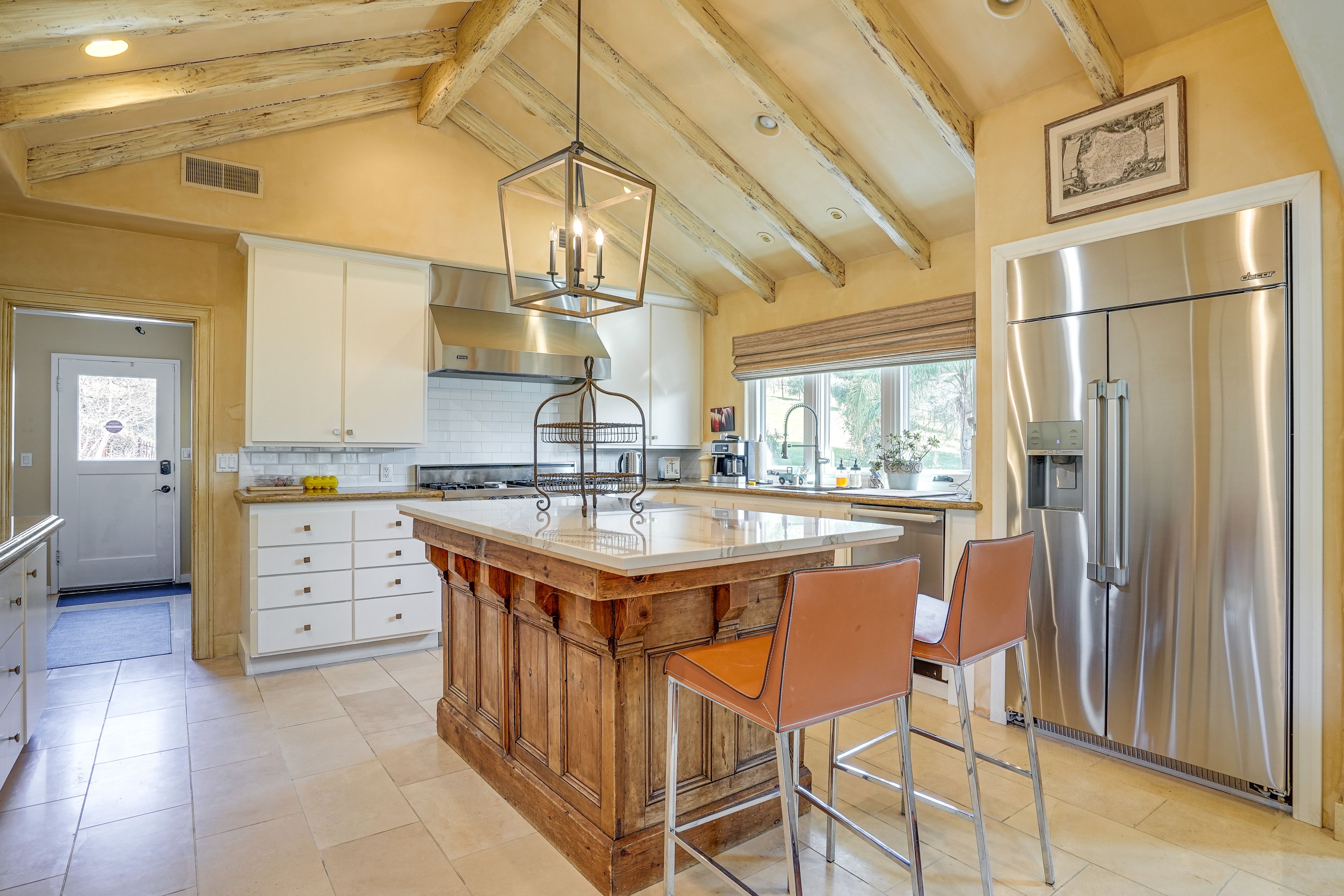 Kitchen | Main Floor