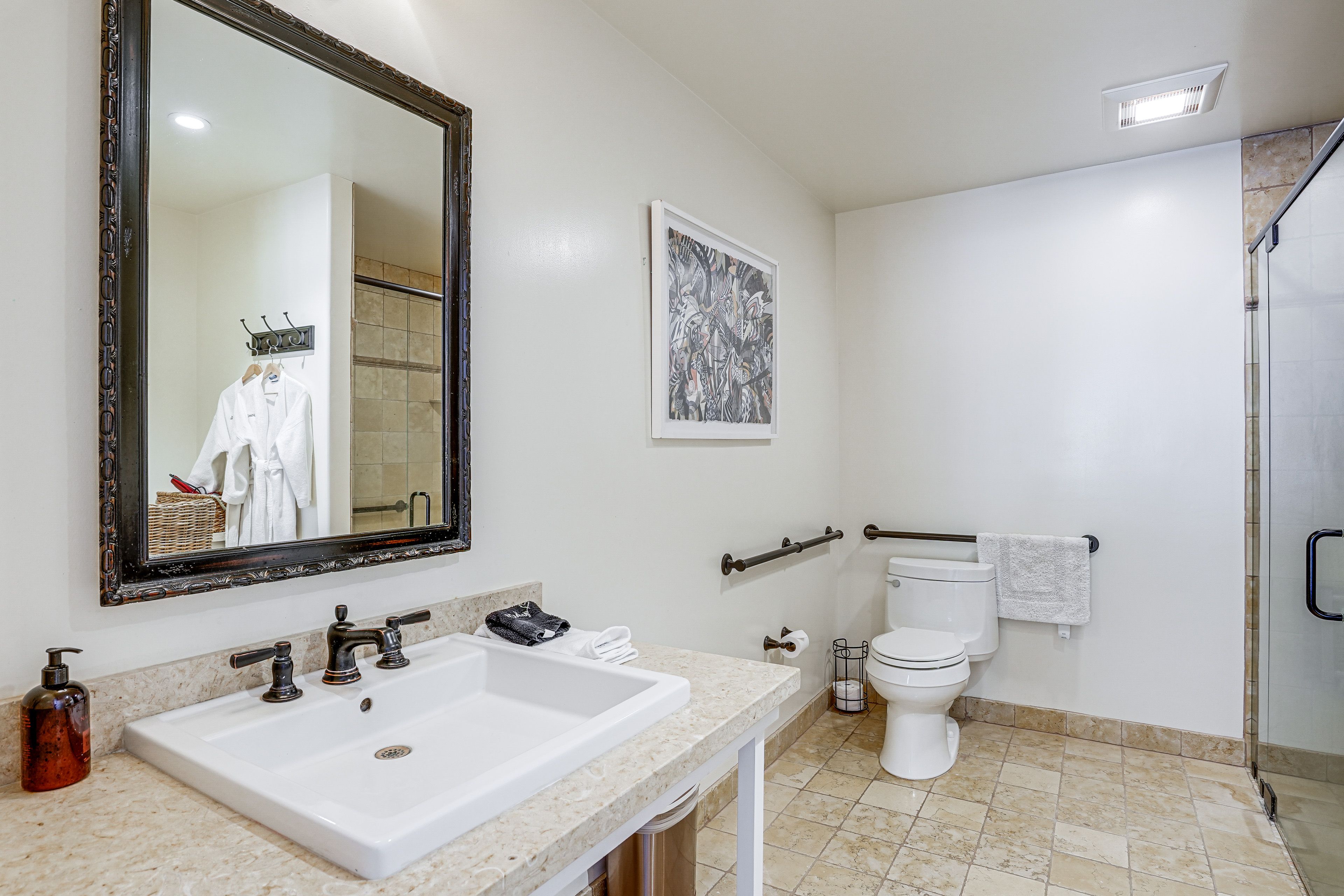 En-Suite Bathroom | Lower Floor