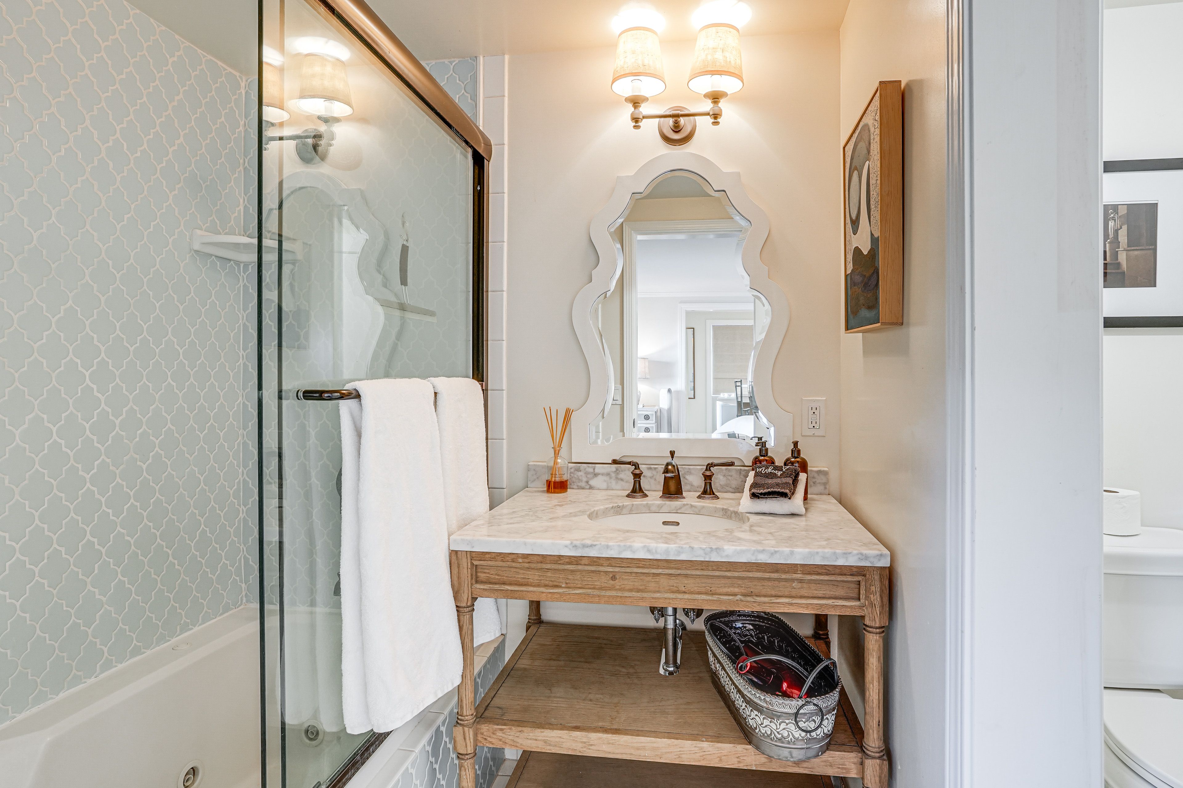 En-Suite Bathroom | Lower Floor