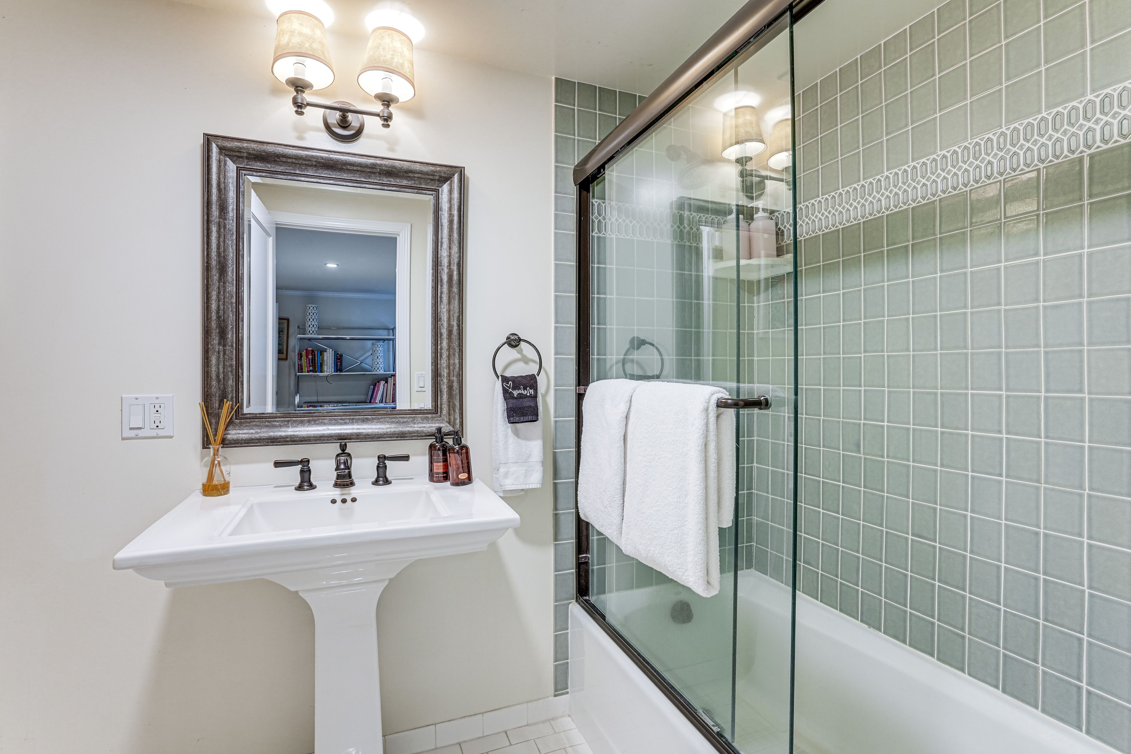 En-Suite Bathroom | Lower Floor