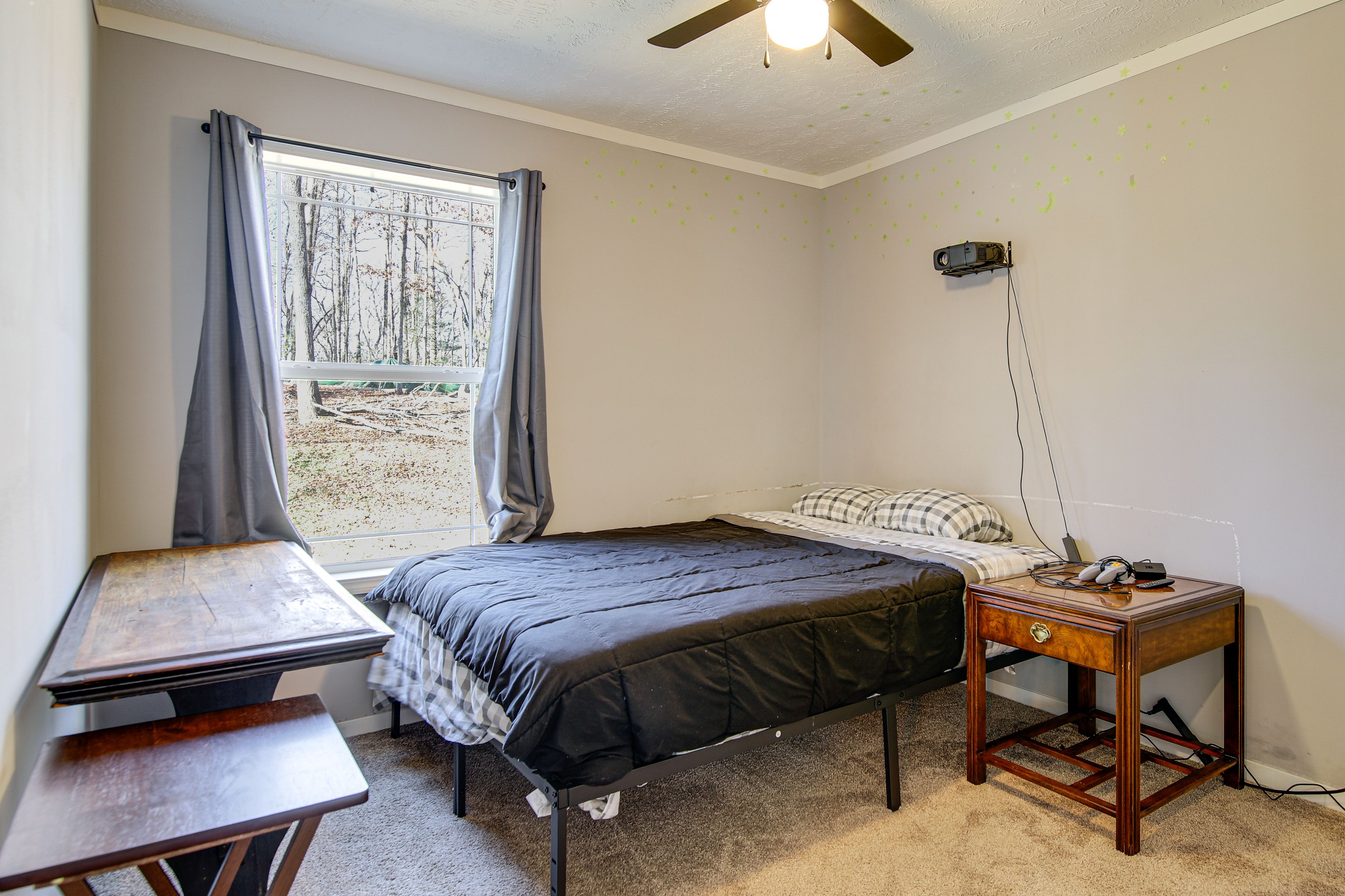 Bedroom 2 | Queen Bed