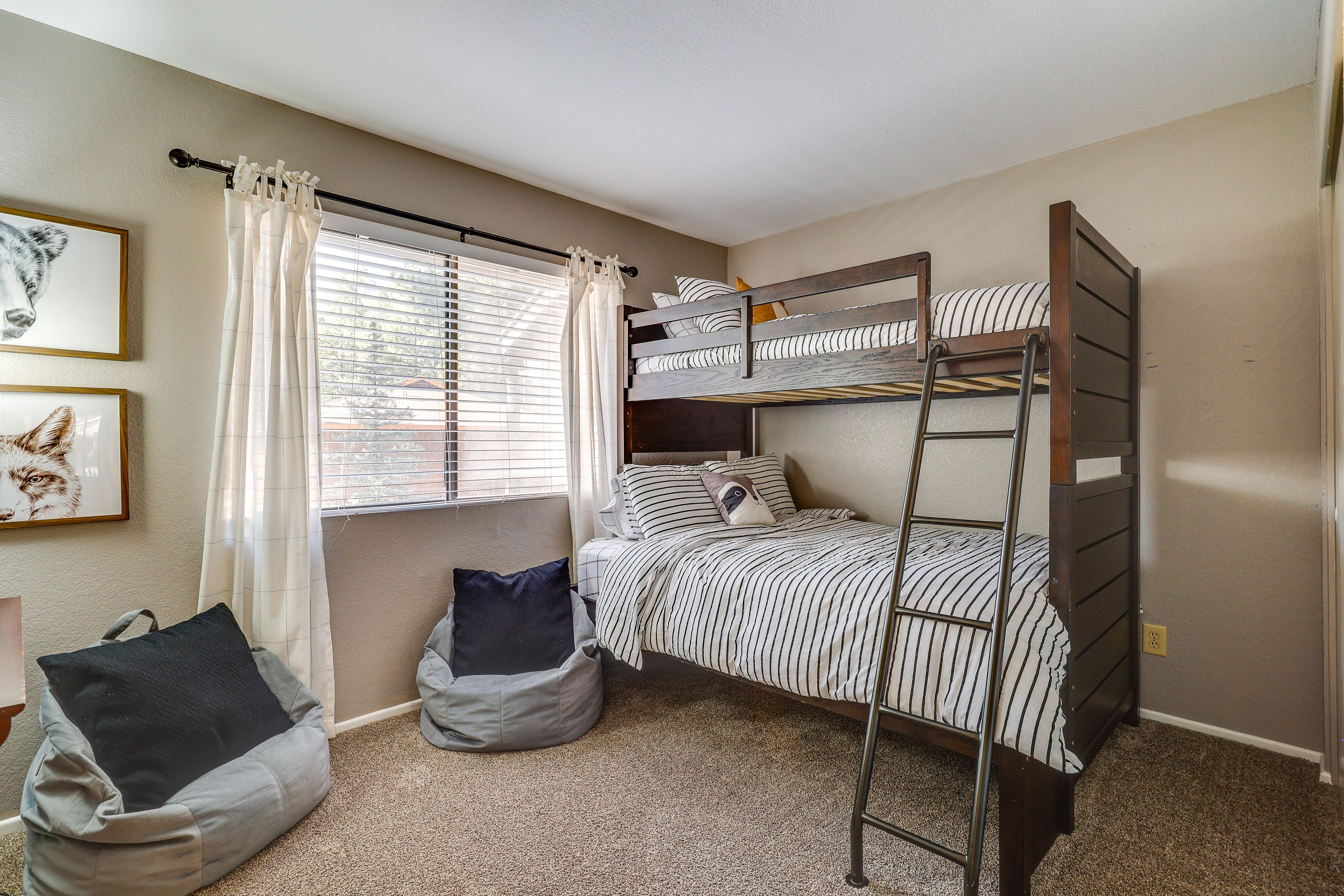 Bedroom 2 | Twin/Full Bunk Bed
