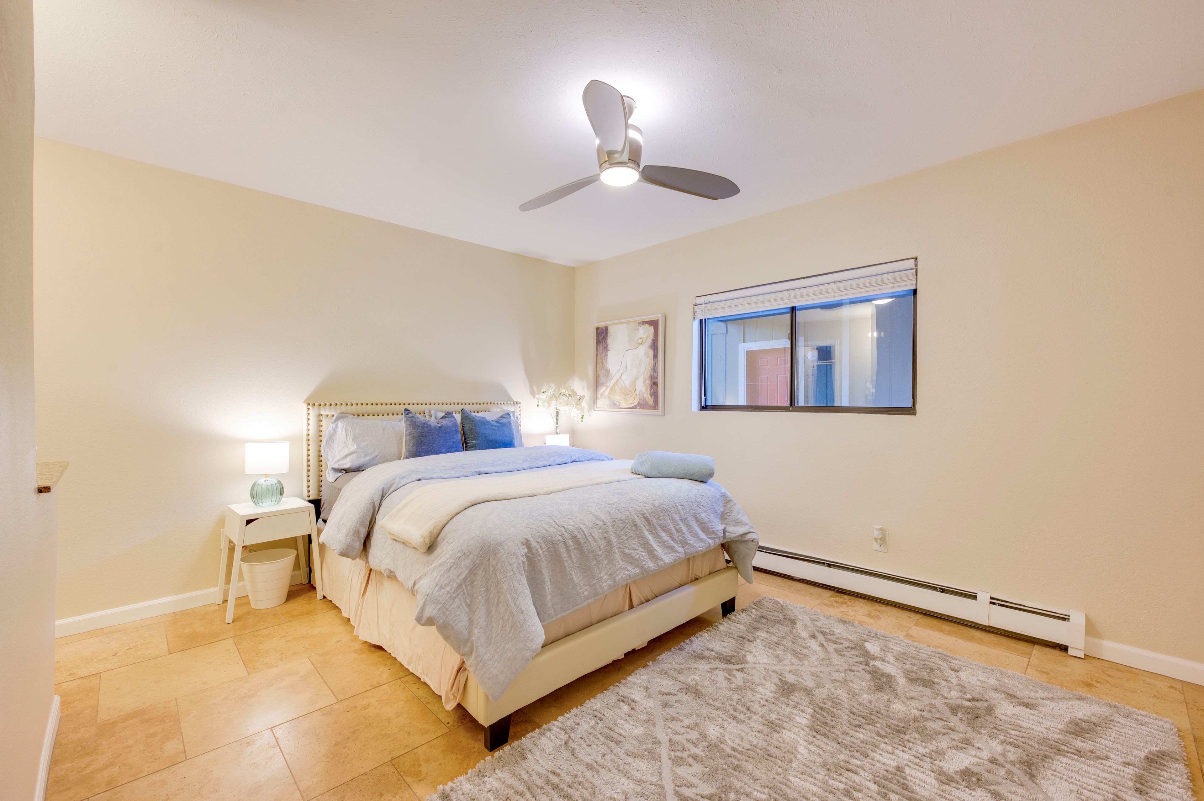 Bedroom 1 | Queen Bed