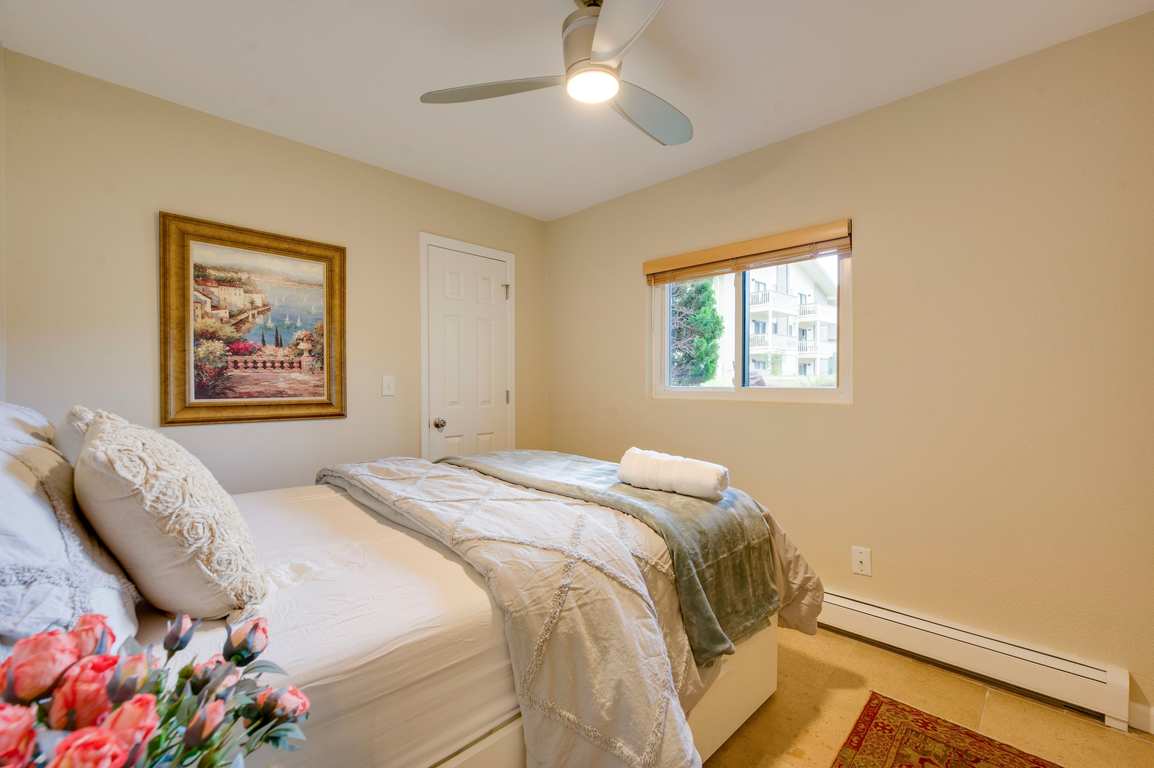 Bedroom 2 | Queen Bed