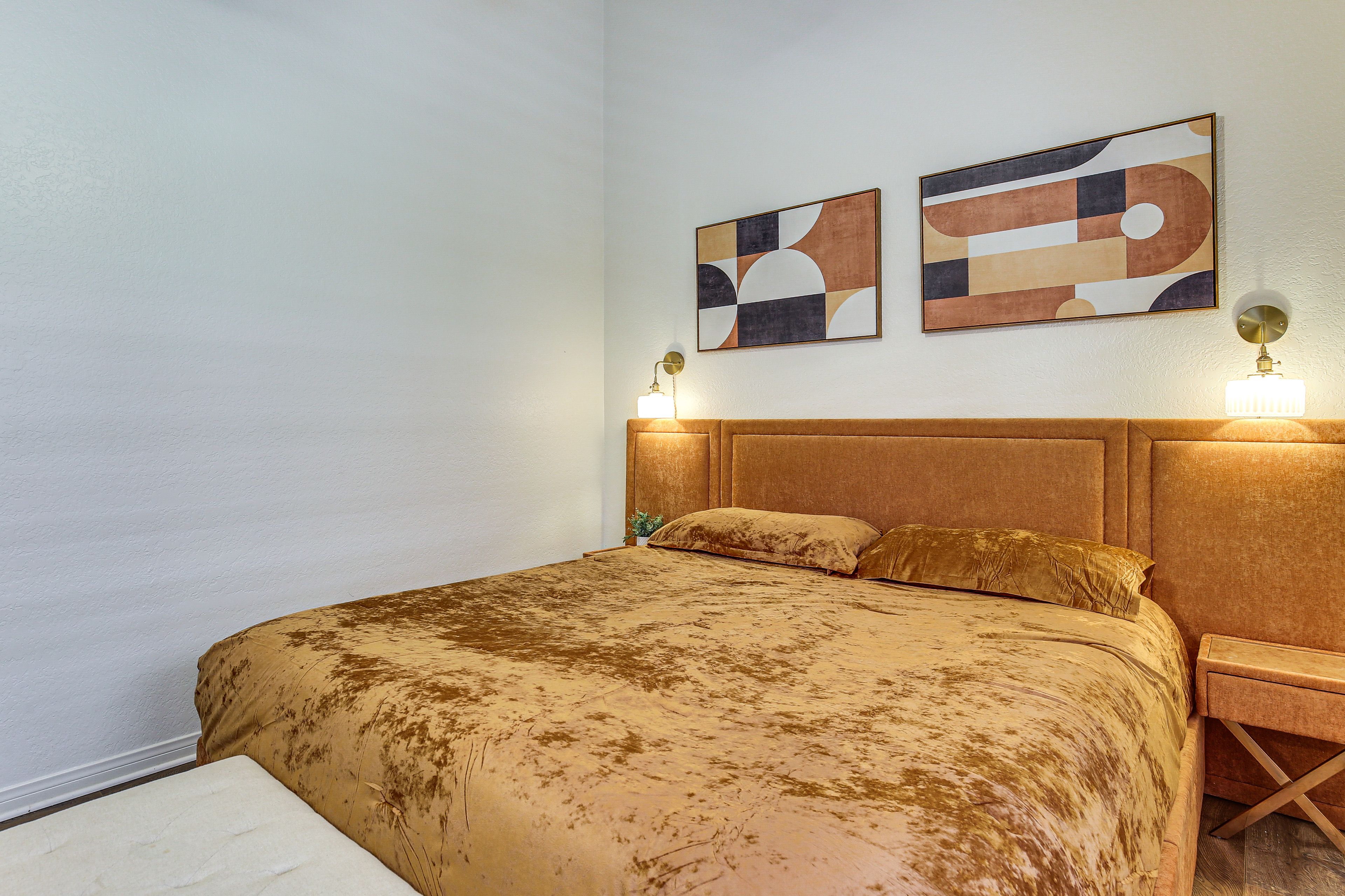 Bedroom 2 | King Bed | 1st Floor