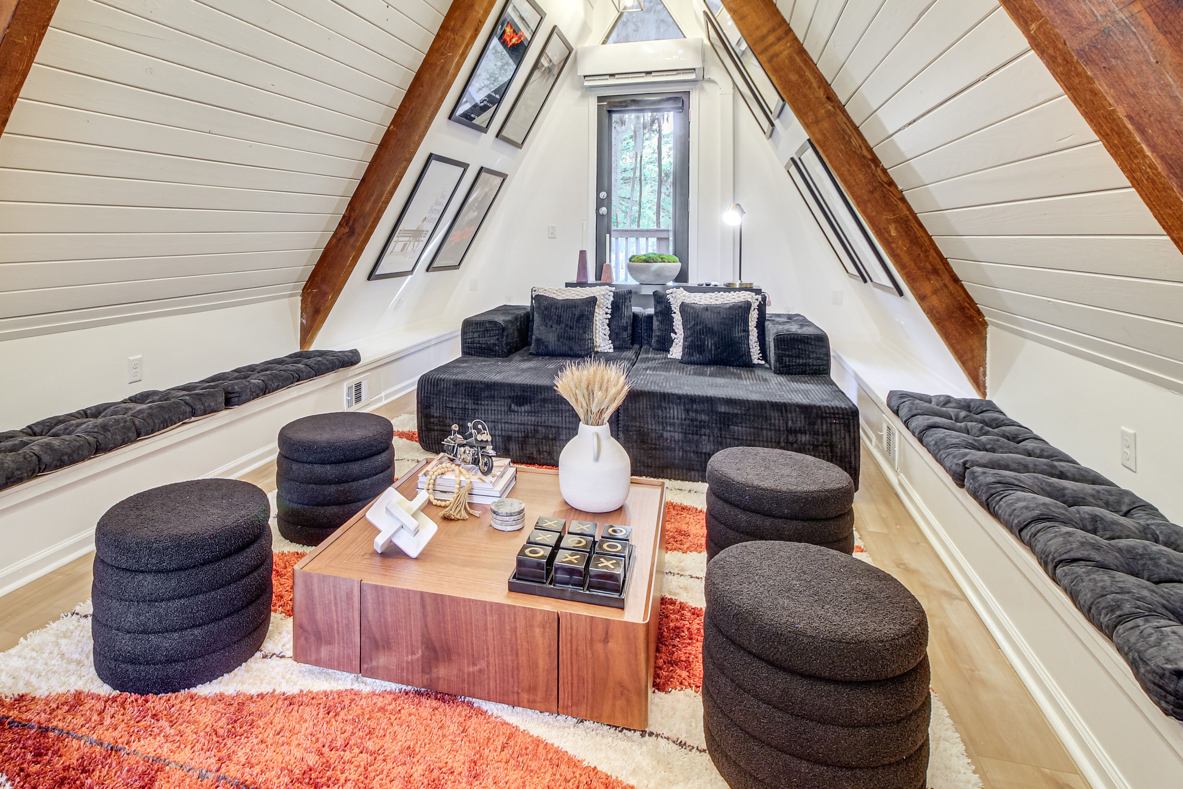 Loft Lounge Area | 2nd Floor