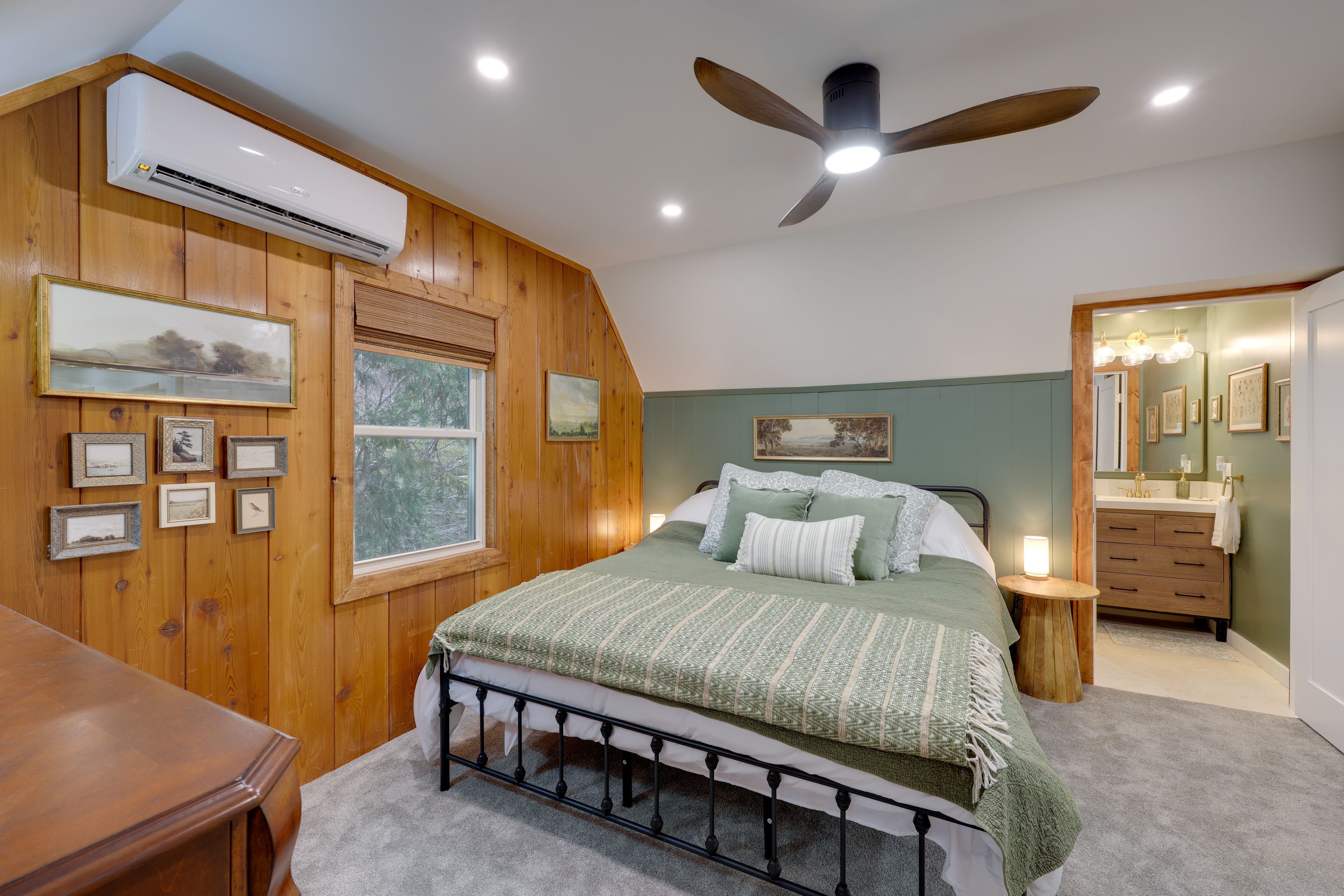 Bedroom 2 | King Bed | 2nd Floor