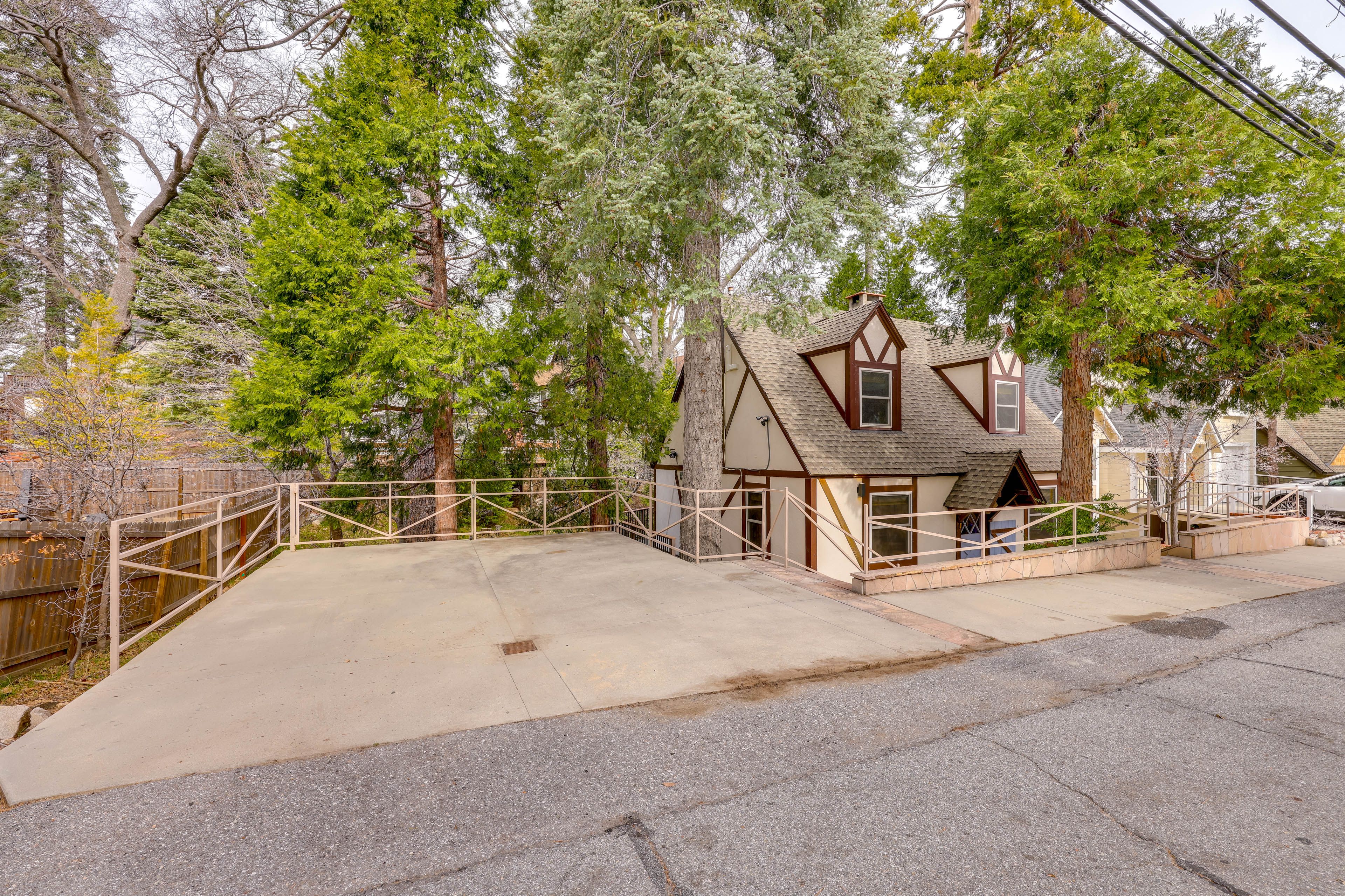 Driveway Parking | 3 Vehicles