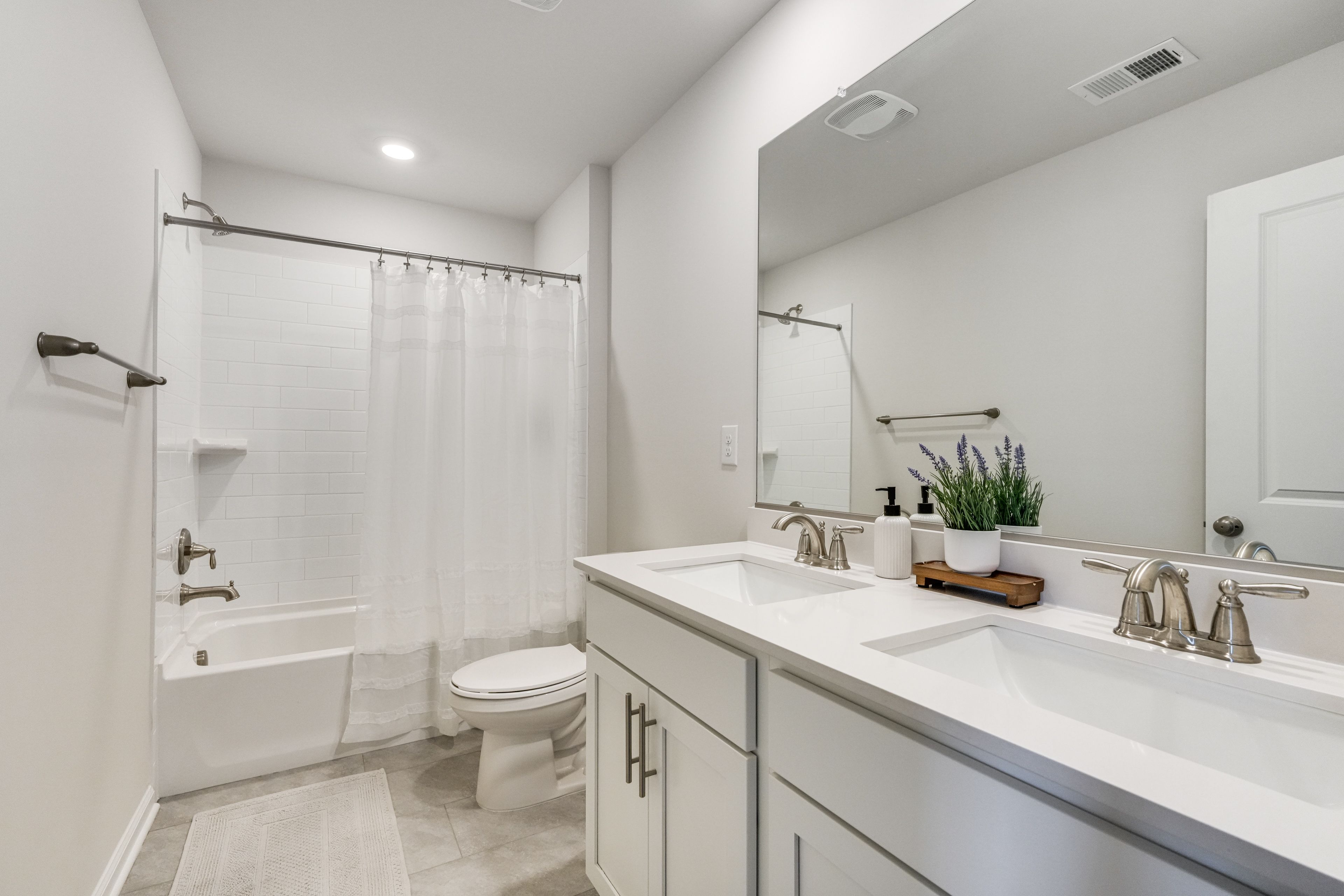 Bathroom | 2nd Floor
