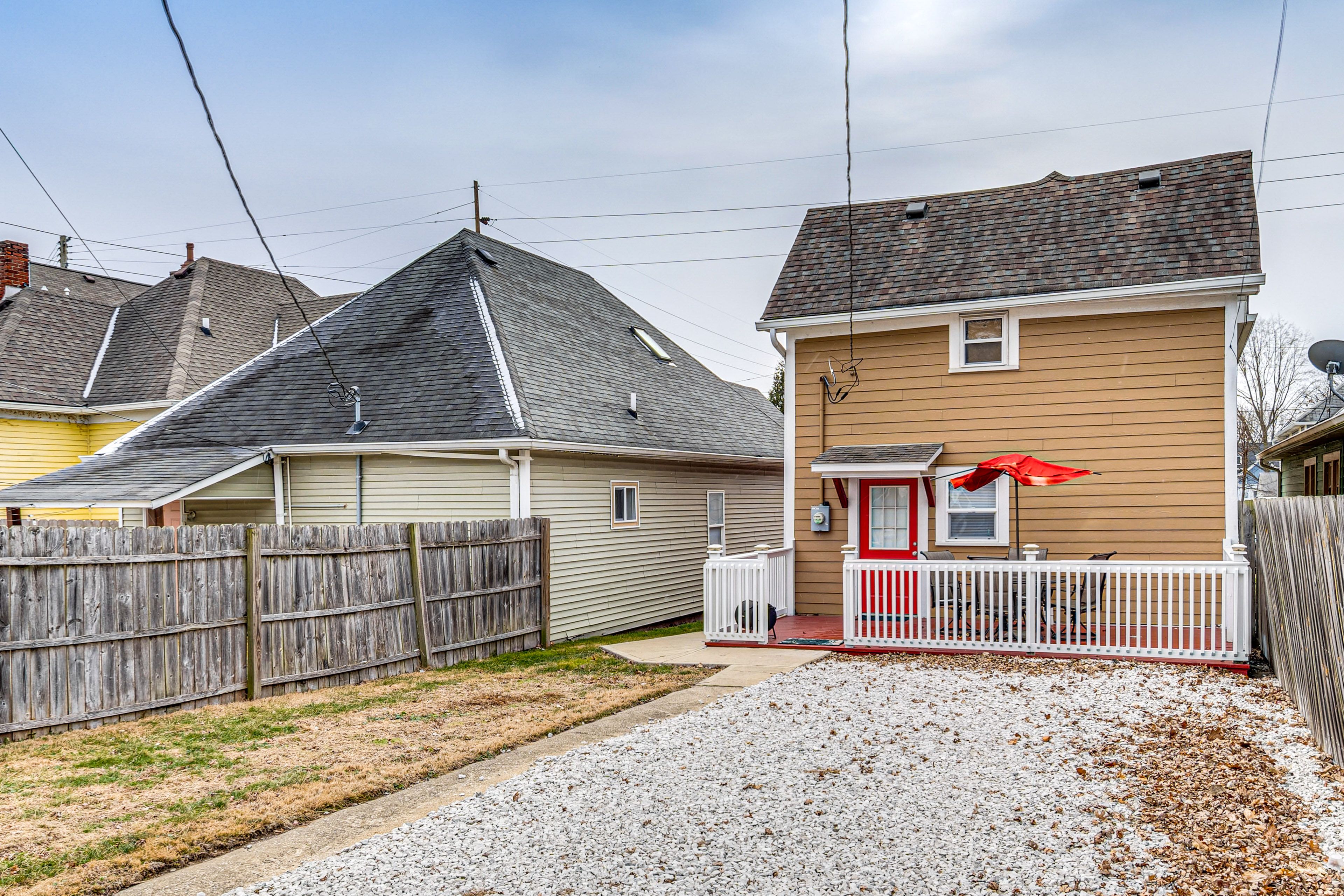 Parking | Gravel Driveway (4 Vehicles) | Free Street Parking