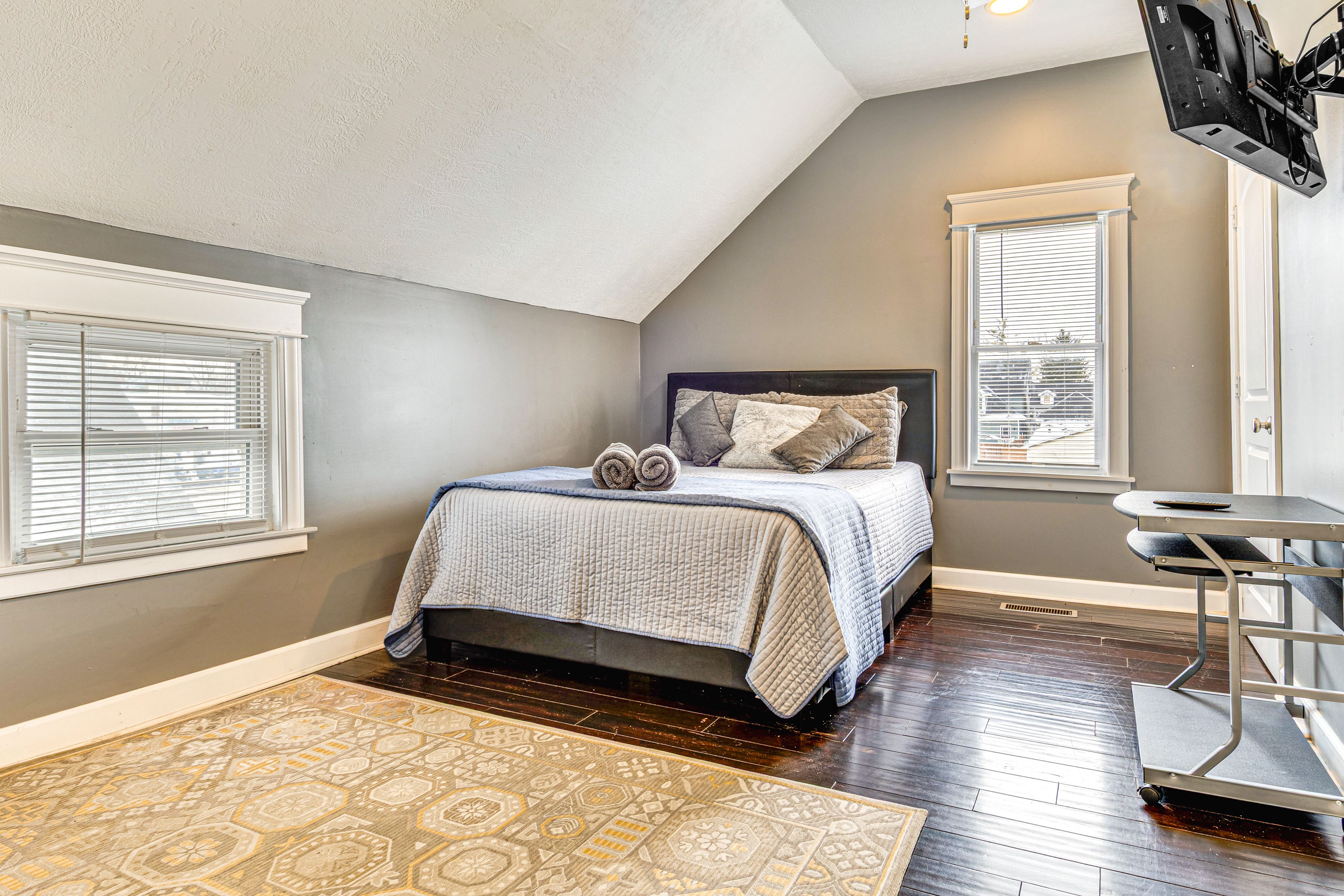 Bedroom 1 | 2nd Floor | Queen Bed