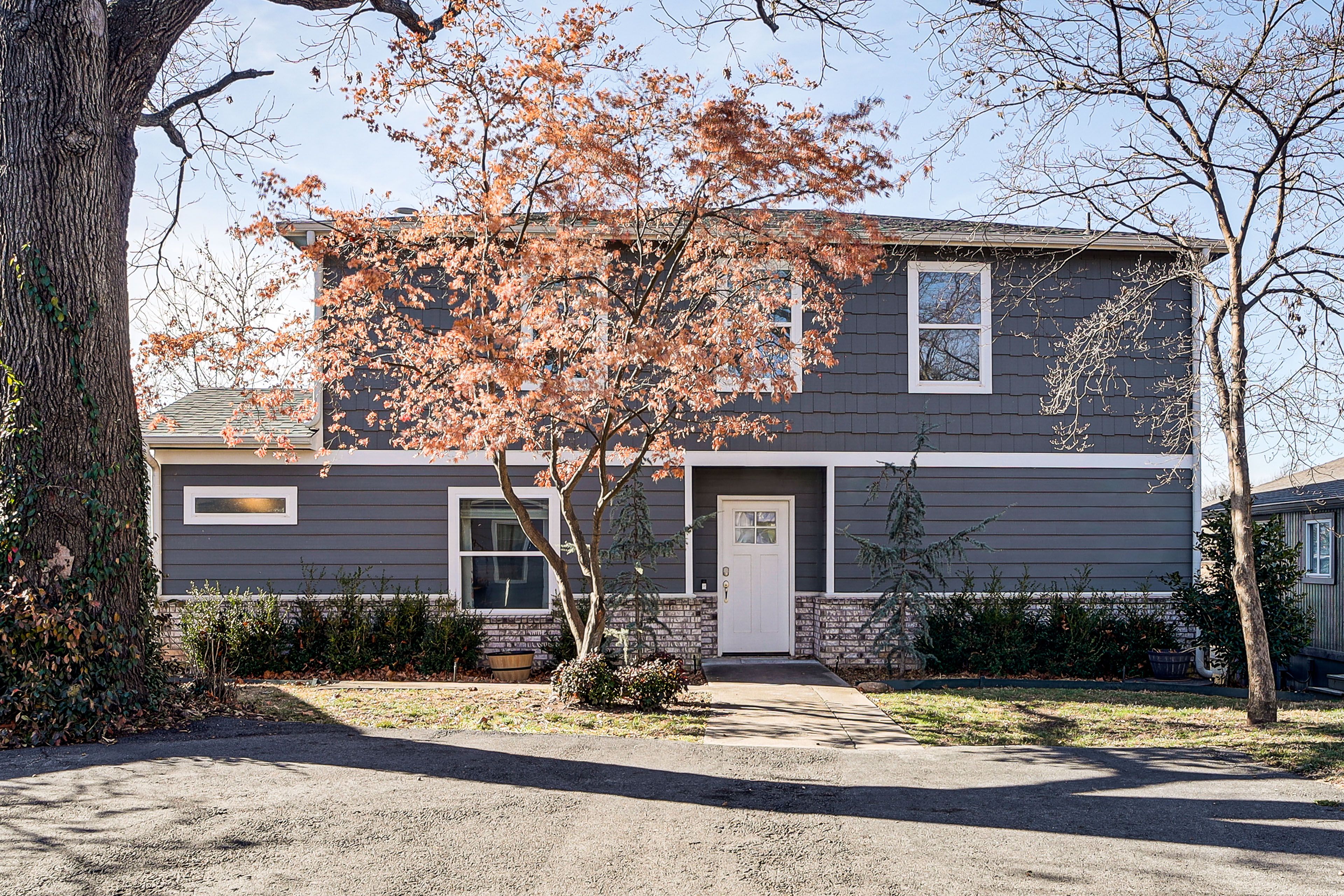 Parking | Driveway (4 Vehicles)