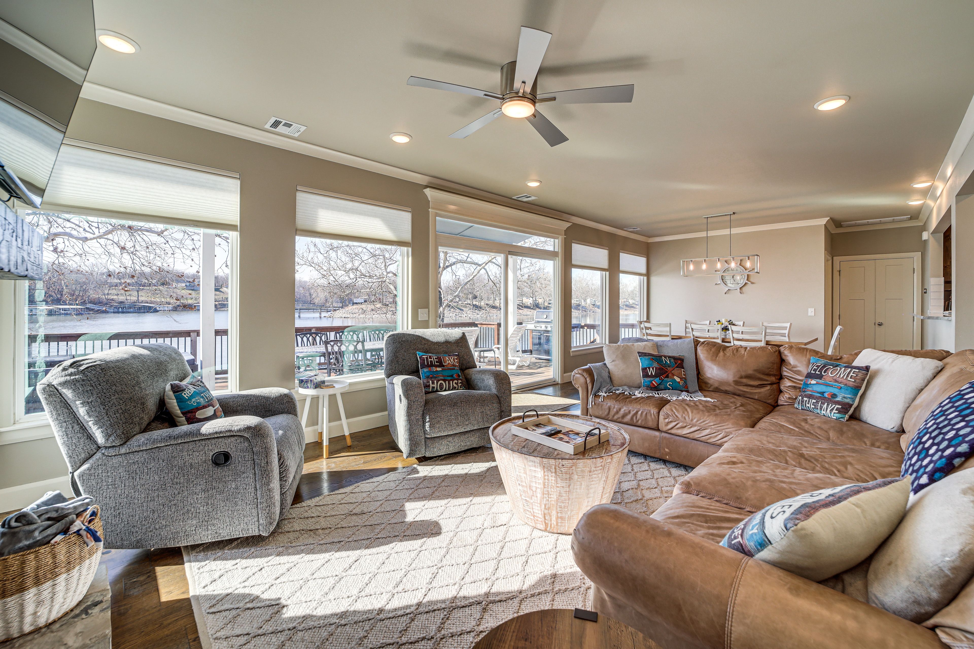 Main Living Area | Smart TV | Fireplace | Books | Board Games