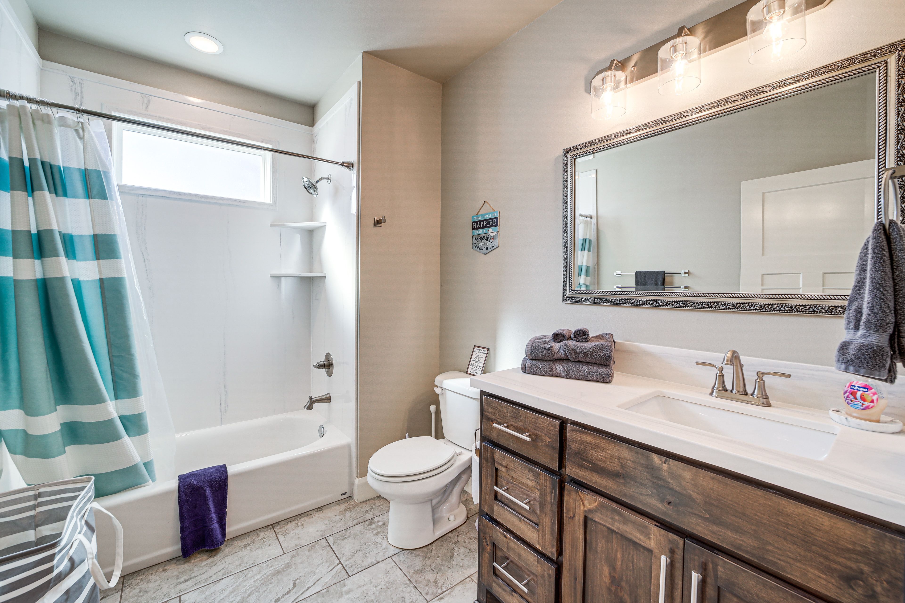 Full Bathroom | 1st Floor