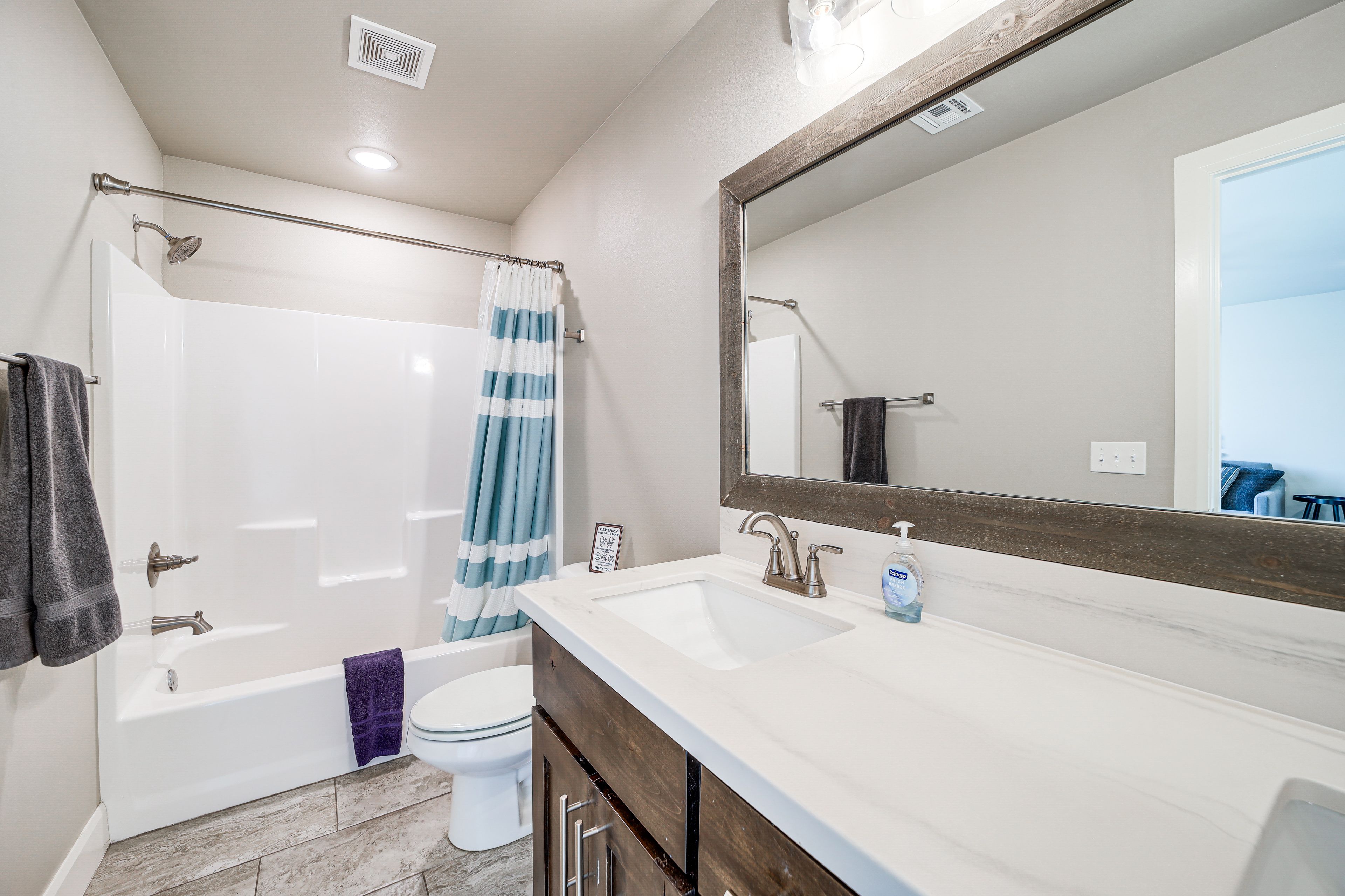 Full Bathroom | 2nd Floor