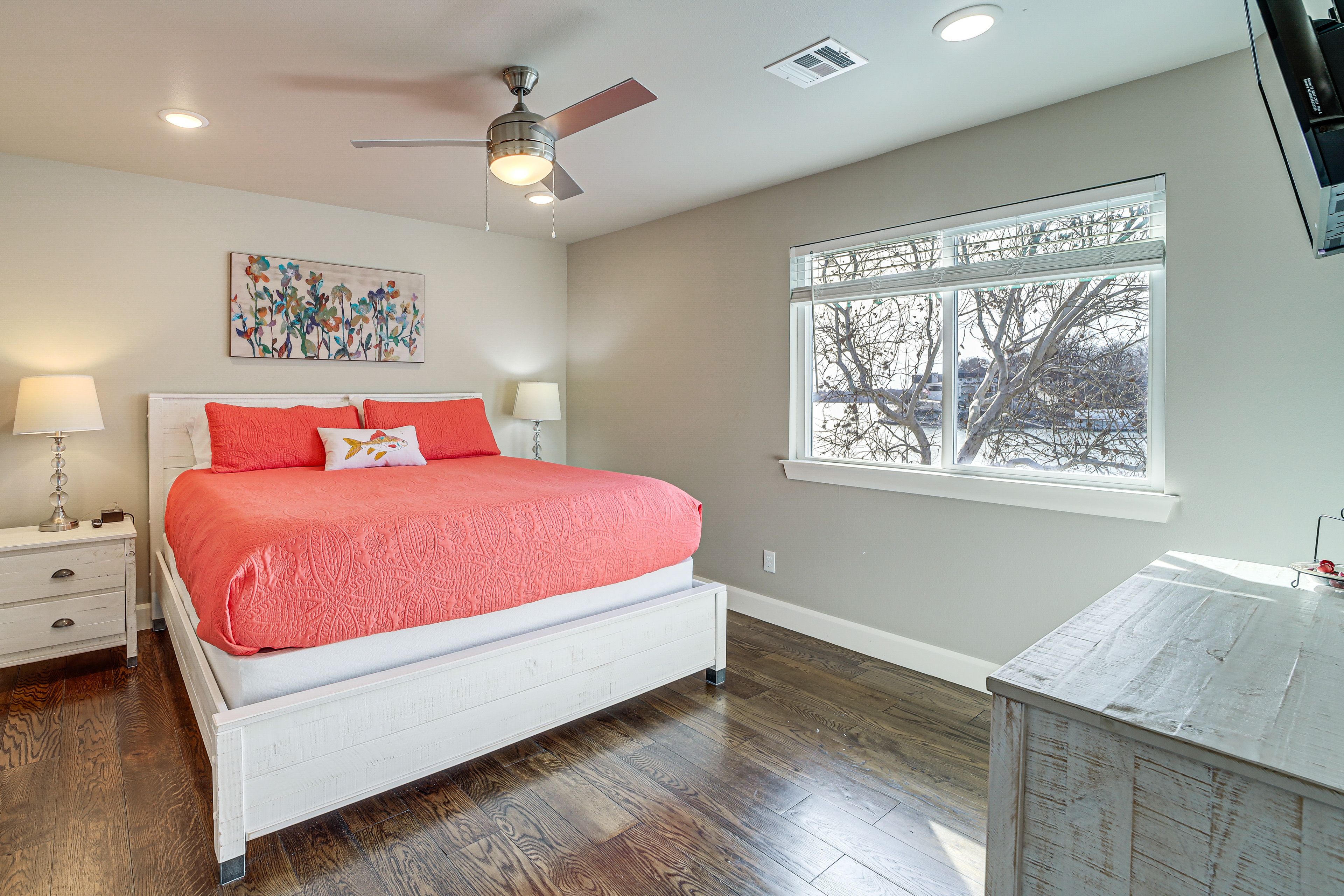 Bedroom 2 | King Bed | Smart TV | 2nd Floor