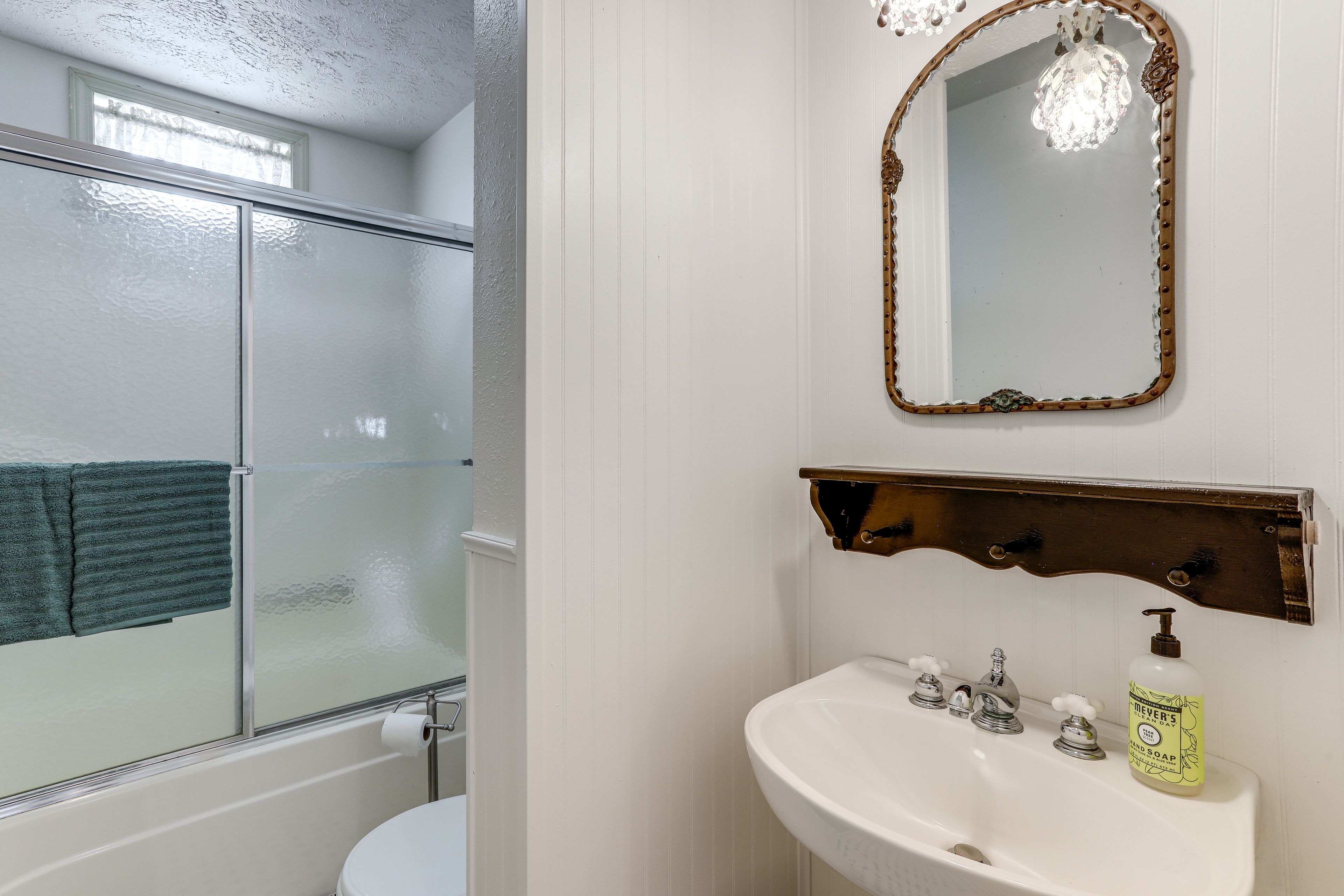 Full Bathroom | 1st Floor