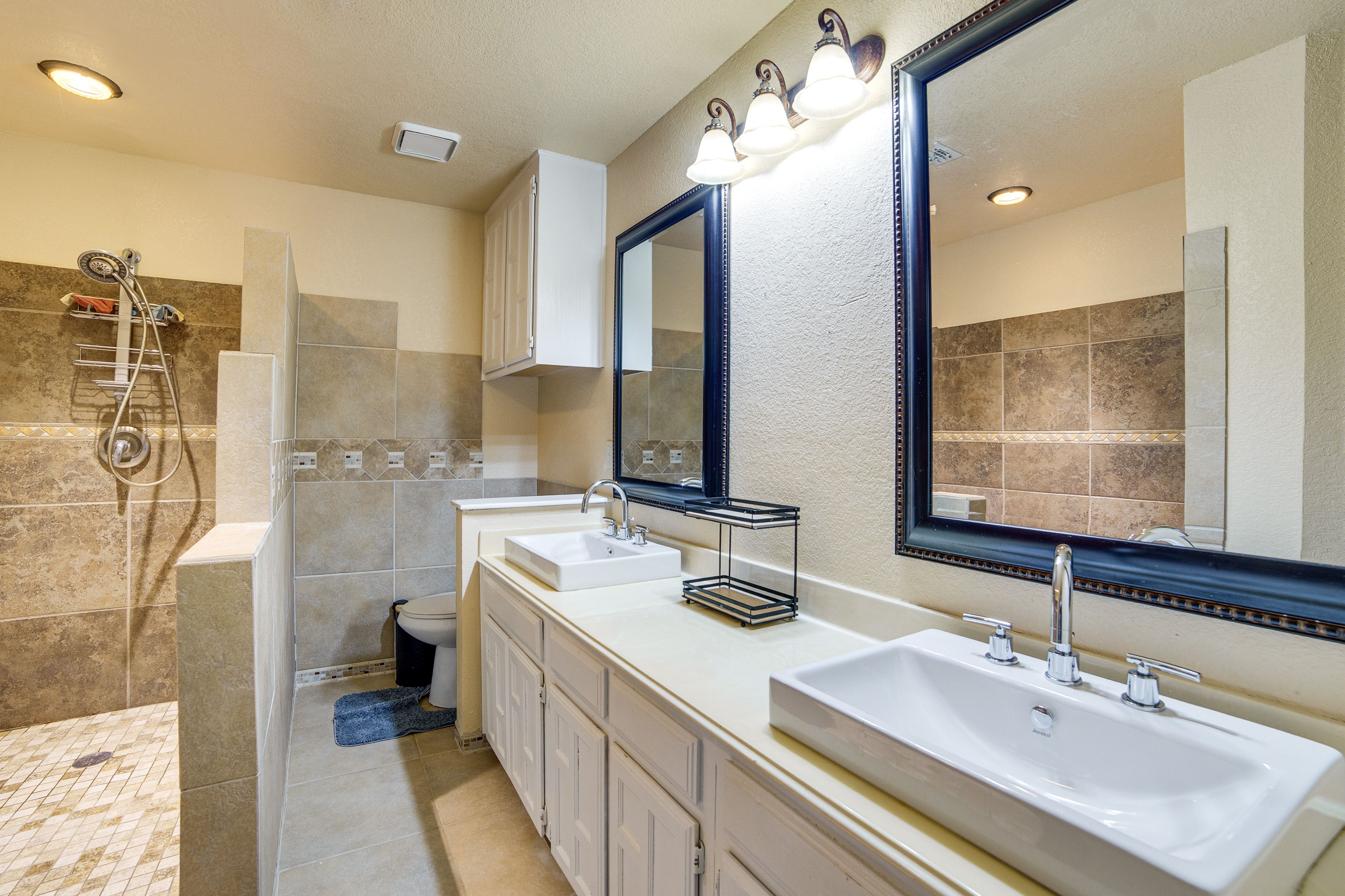 Full Bathroom | 2nd Floor