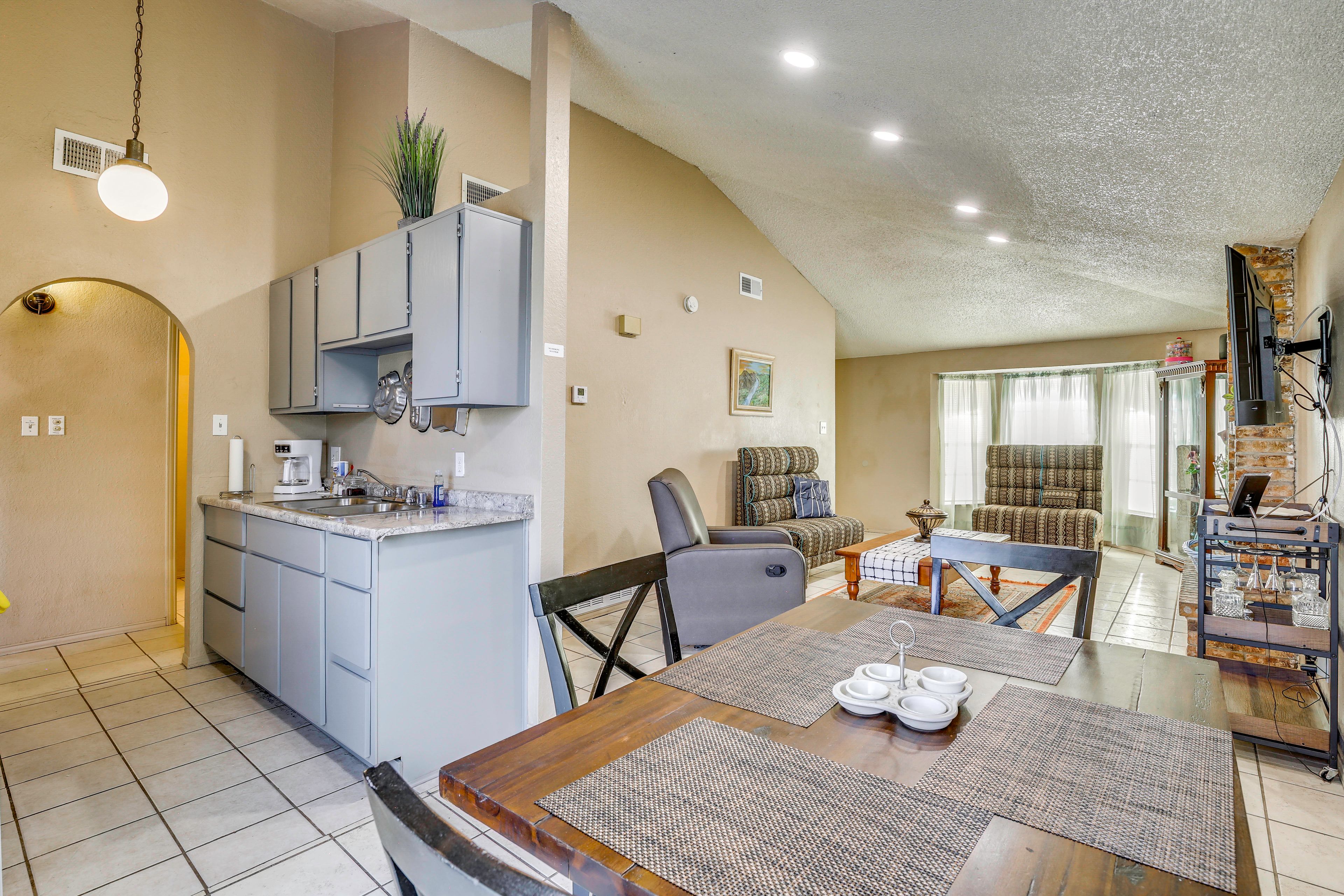 Dining Area | Dishes & Flatware Provided
