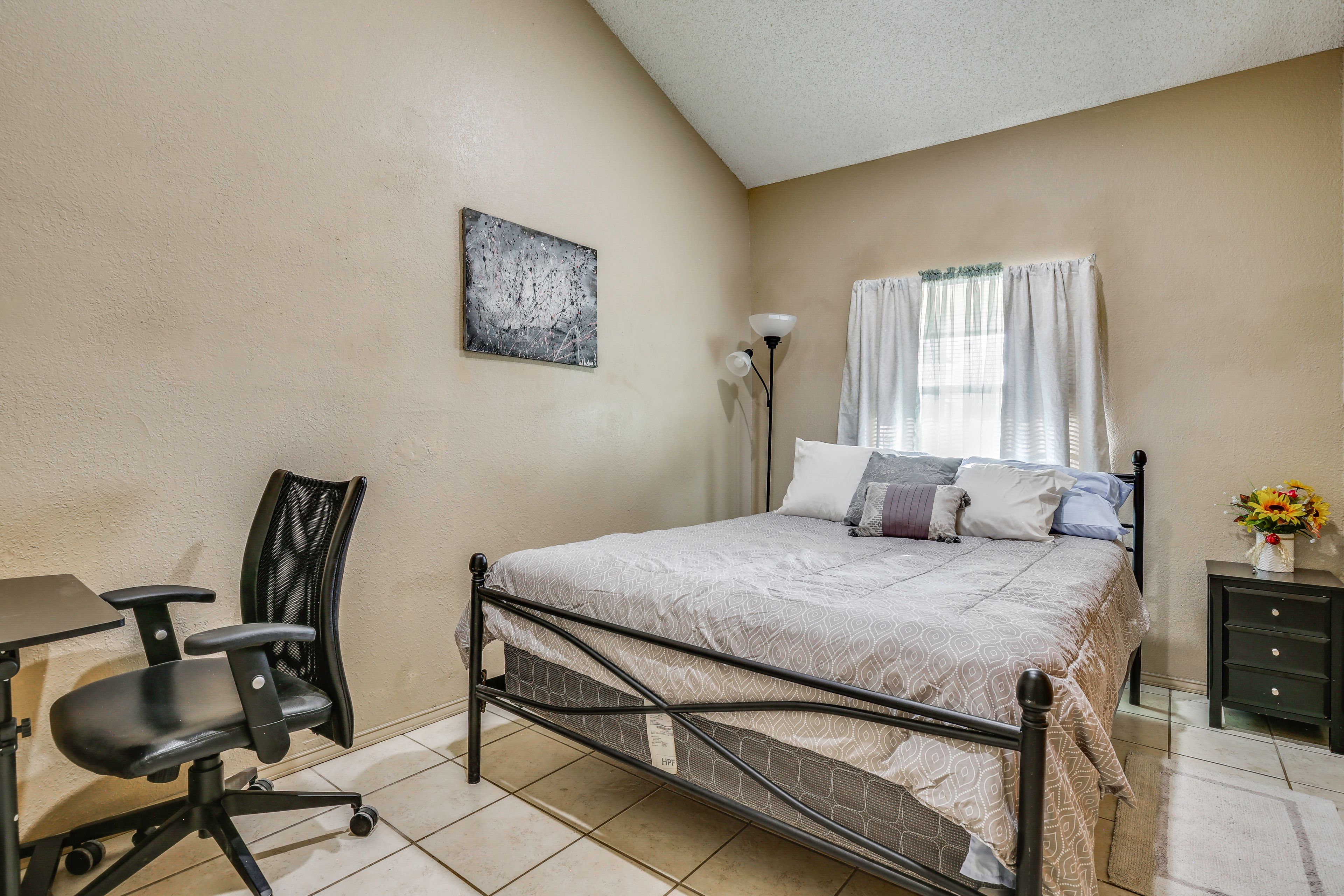 Bedroom 2 | Queen Bed